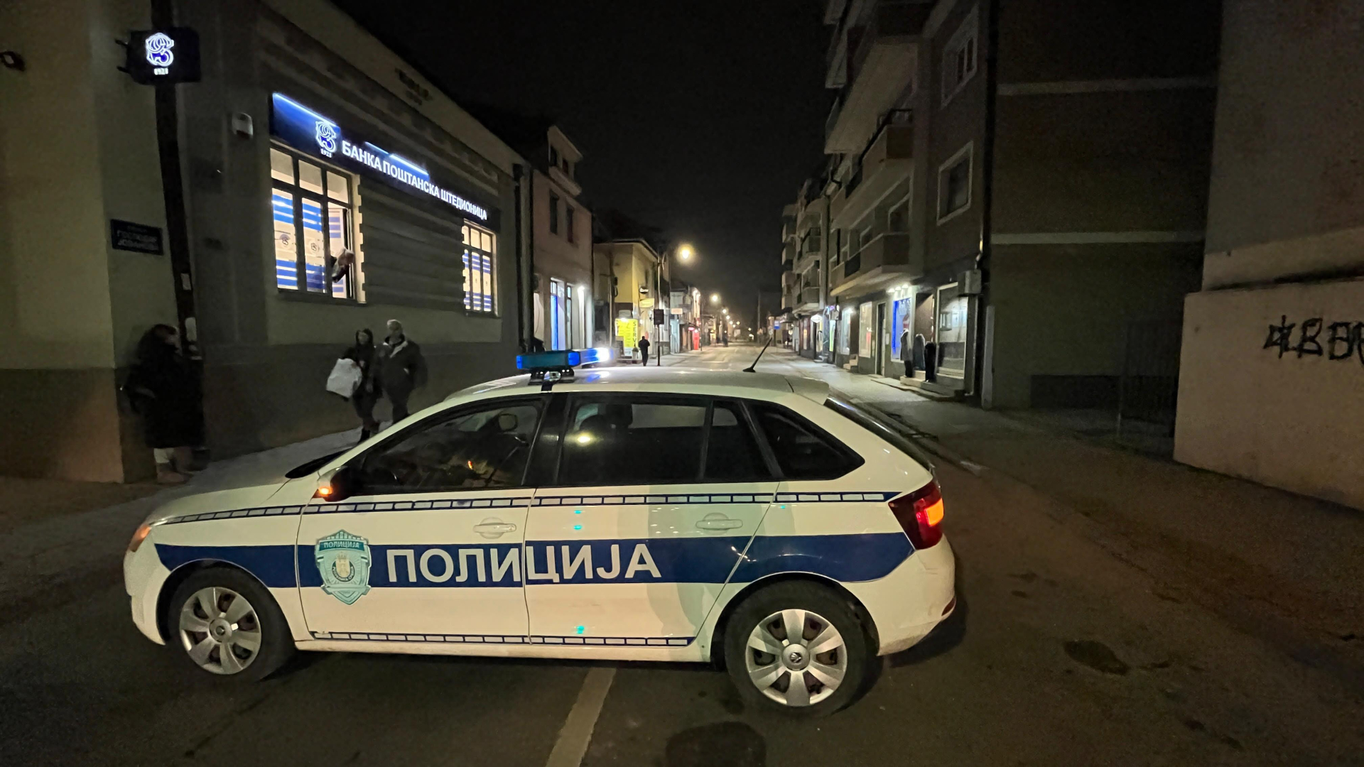 Protest podrške napadnutom čačanskom profesoru: Okupljeni građani prošetali centralnim ulicama - zviždanje ispred kuće gradonačelnika (FOTO)