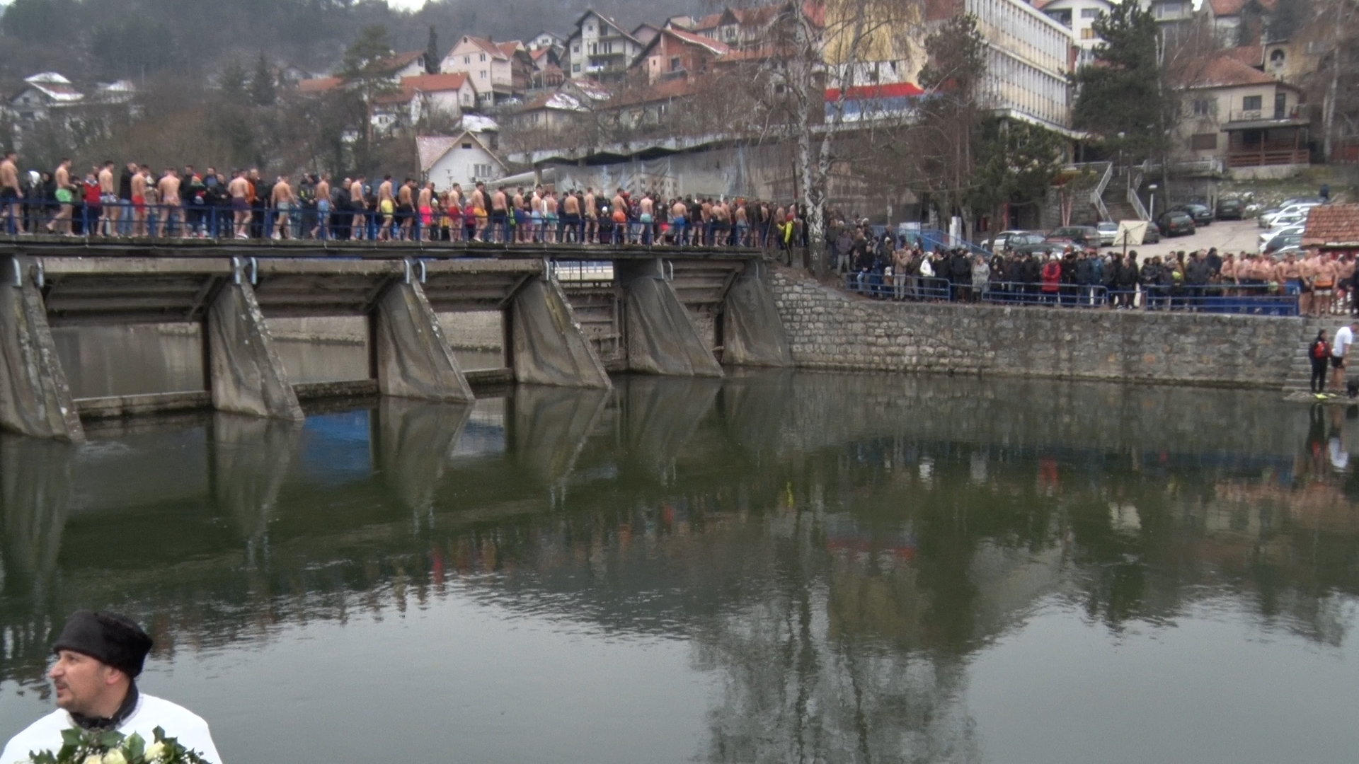 Plivanje za Časni krst u Užicu / foto: RINA