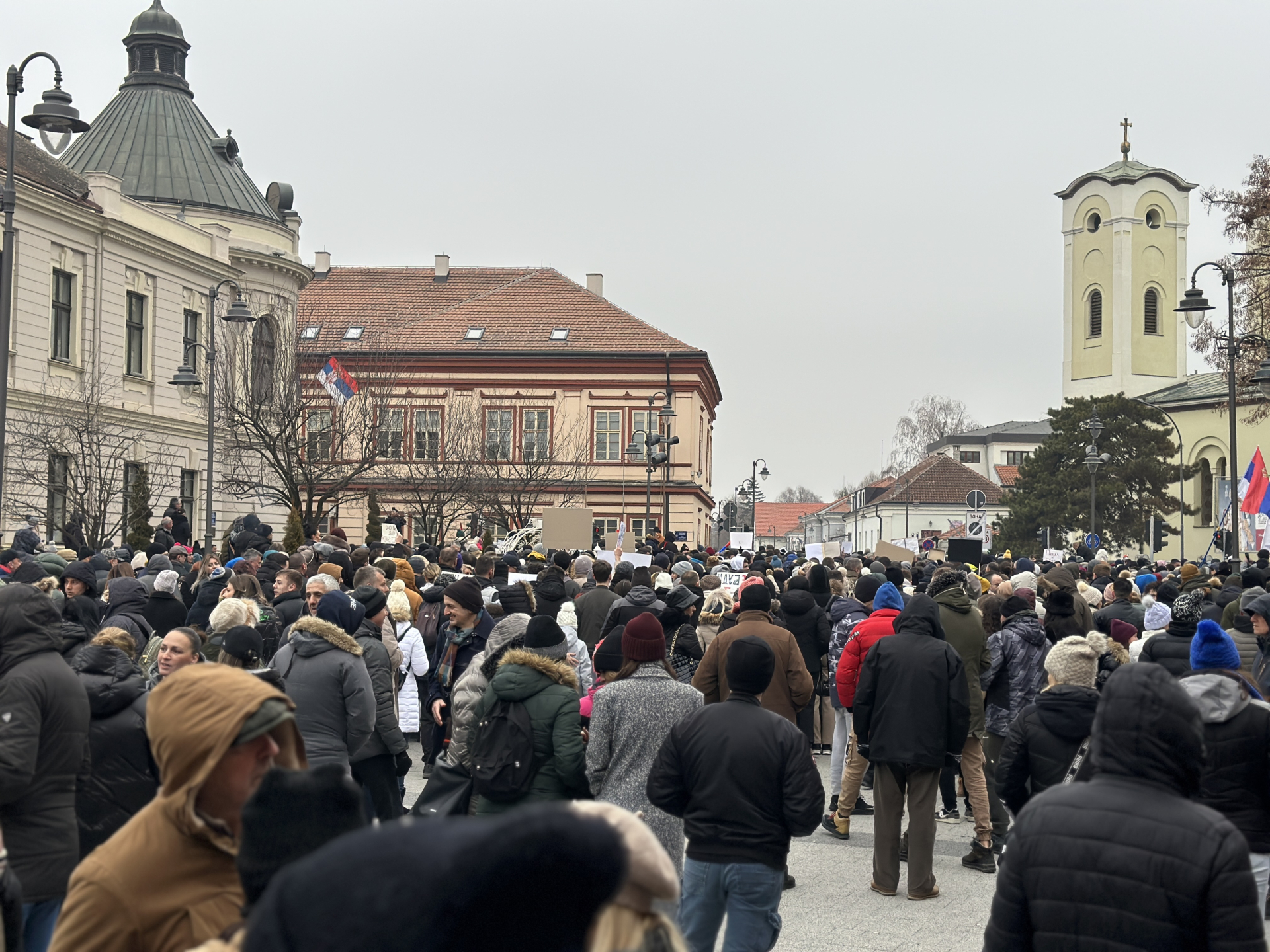 Protest u Čačku: Građani prošetali od Fakulteta tehničkih nauka do centra grada, nije bilo većih incidenata  (FOTO)