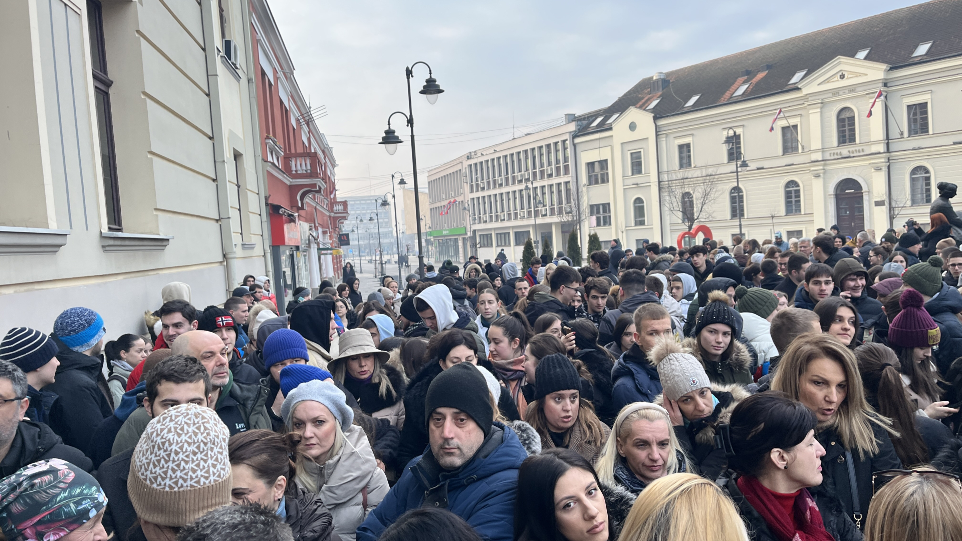 Prosvetnim inspektorima zabranjen ulazak u čačansku gimnaziju/ Foto: RINA