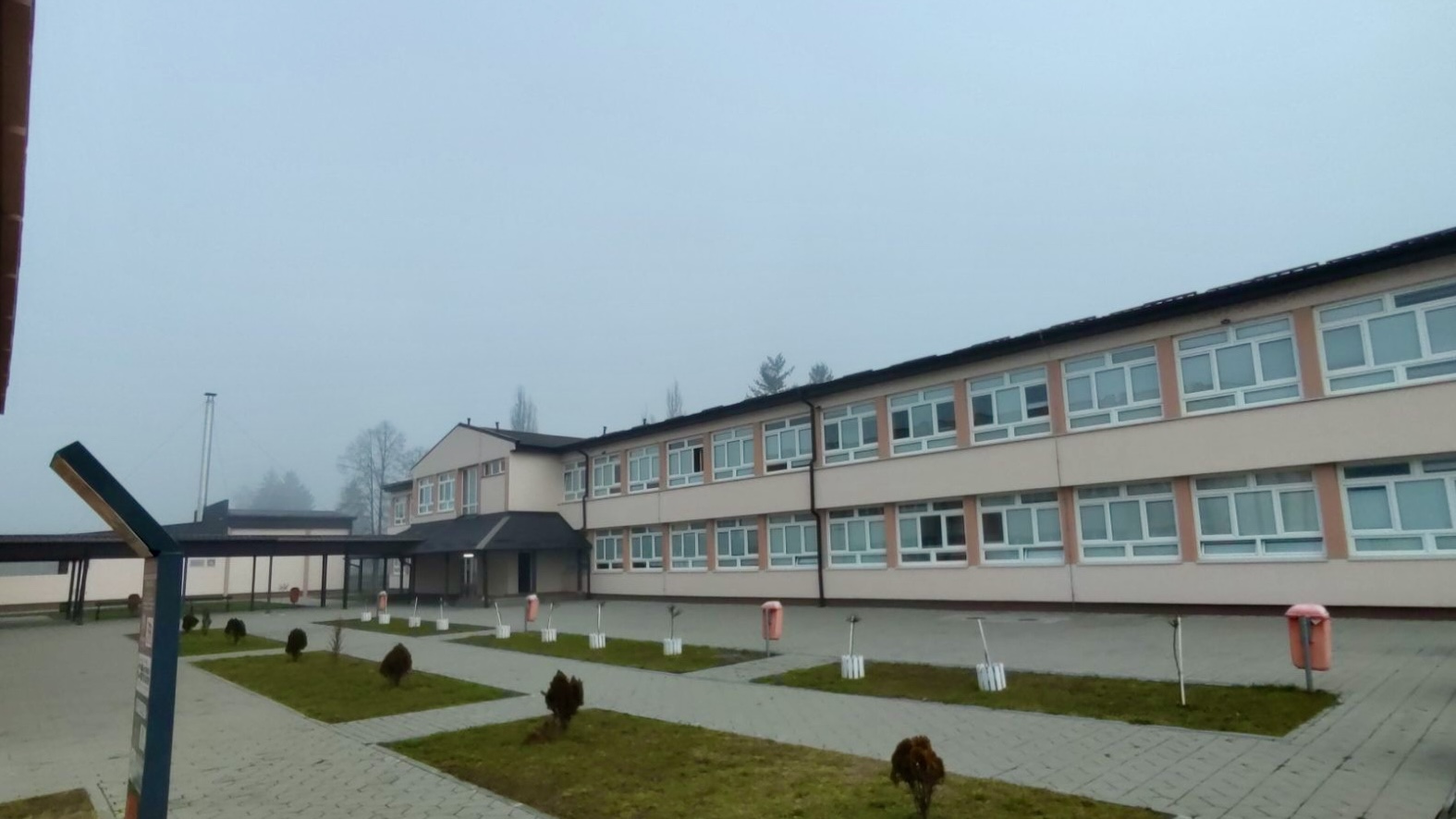 Skandal u Guči: Zaposleni u Srednjoj školi Dragačevo vozio drogiran, uplašeni roditelji kažu - nije nam svejedno ko sve radi u blizini dece