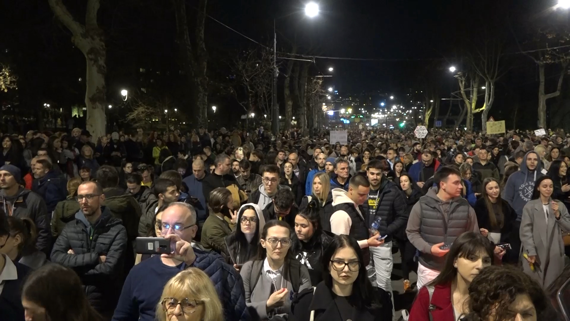 Potpuna blokada na Autokomandi traje od jutros: Vučić se obratio javnosti - svu dokumentaciju vezanu za tragediju u Novom Sadu smo dostavili, pomilovanje za studente i profesore