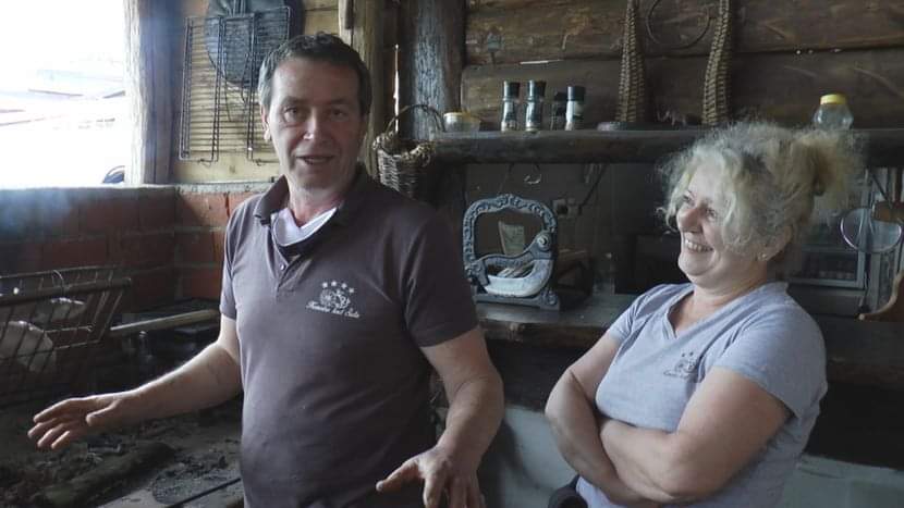 Umesto pečenja u selu kod Požege Šućro sprema morske specijalitete / foto: RINA