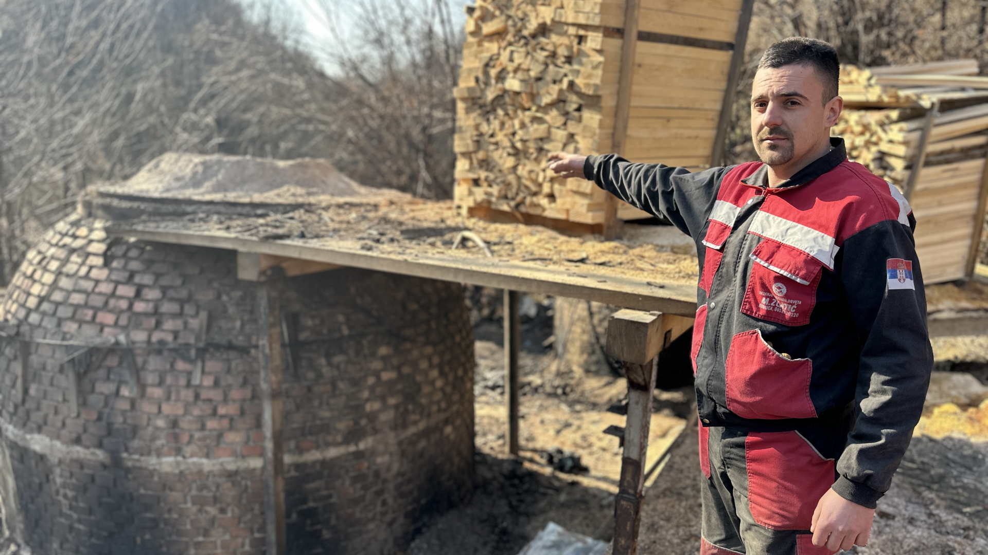 Milisav iz Ivanjičkog sela Osonica se bavi proizvodnjom ćumura / foto: RINA