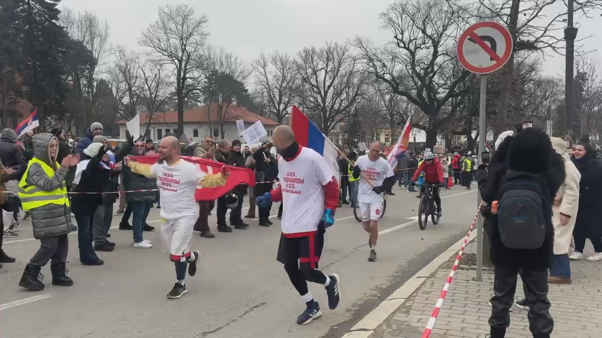 Veliki studentski skup na Sretenje u Kragujevcu: Pripremljen program koji će trajati do ponoći, vijore se srpske zastave (FOTO)(VIDEO)