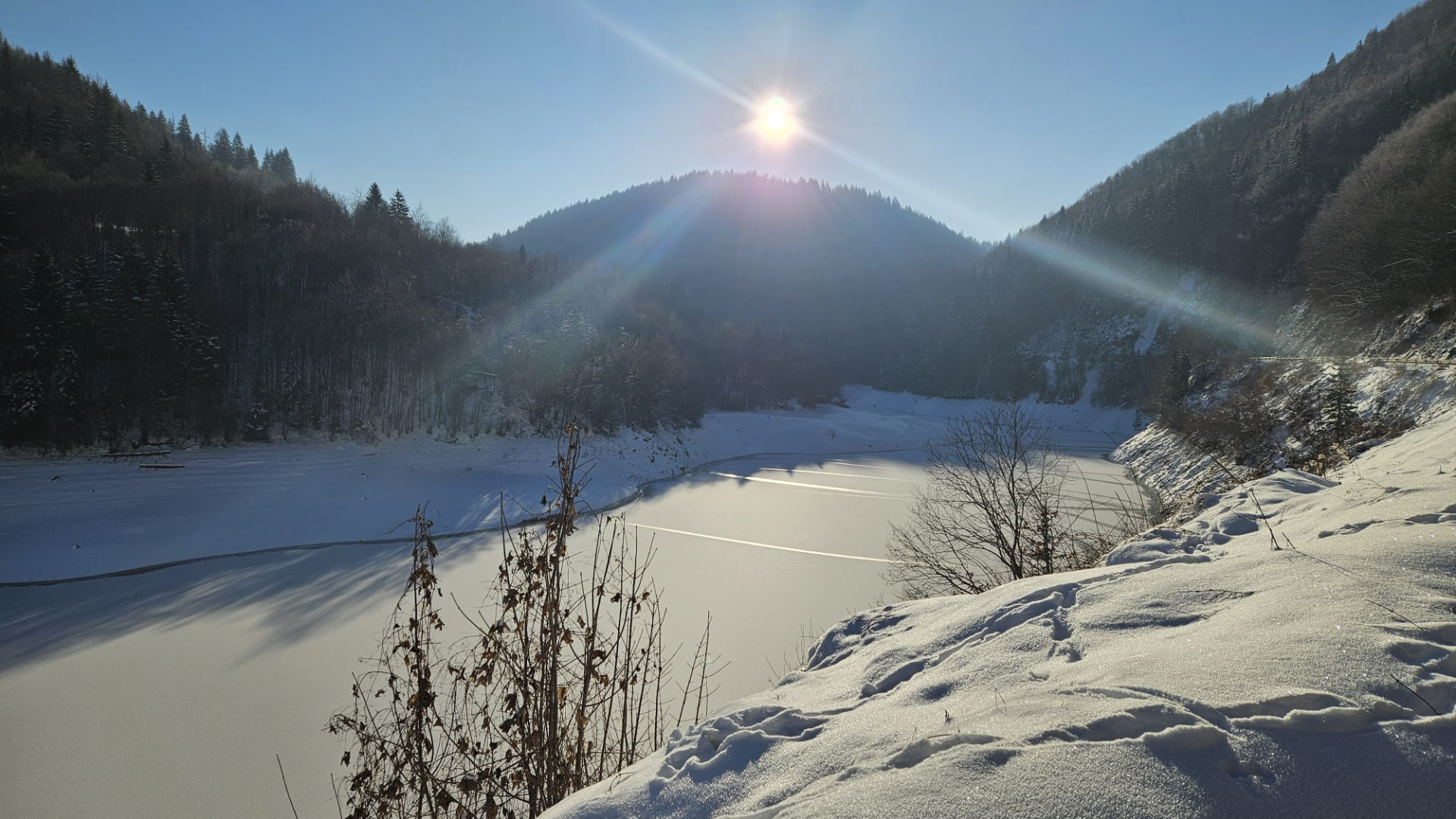 Ovo jezero Nestvarne slike Zlatarskog jezera, meštani ne pamte ovako hladan mesec/ Foto: RINA