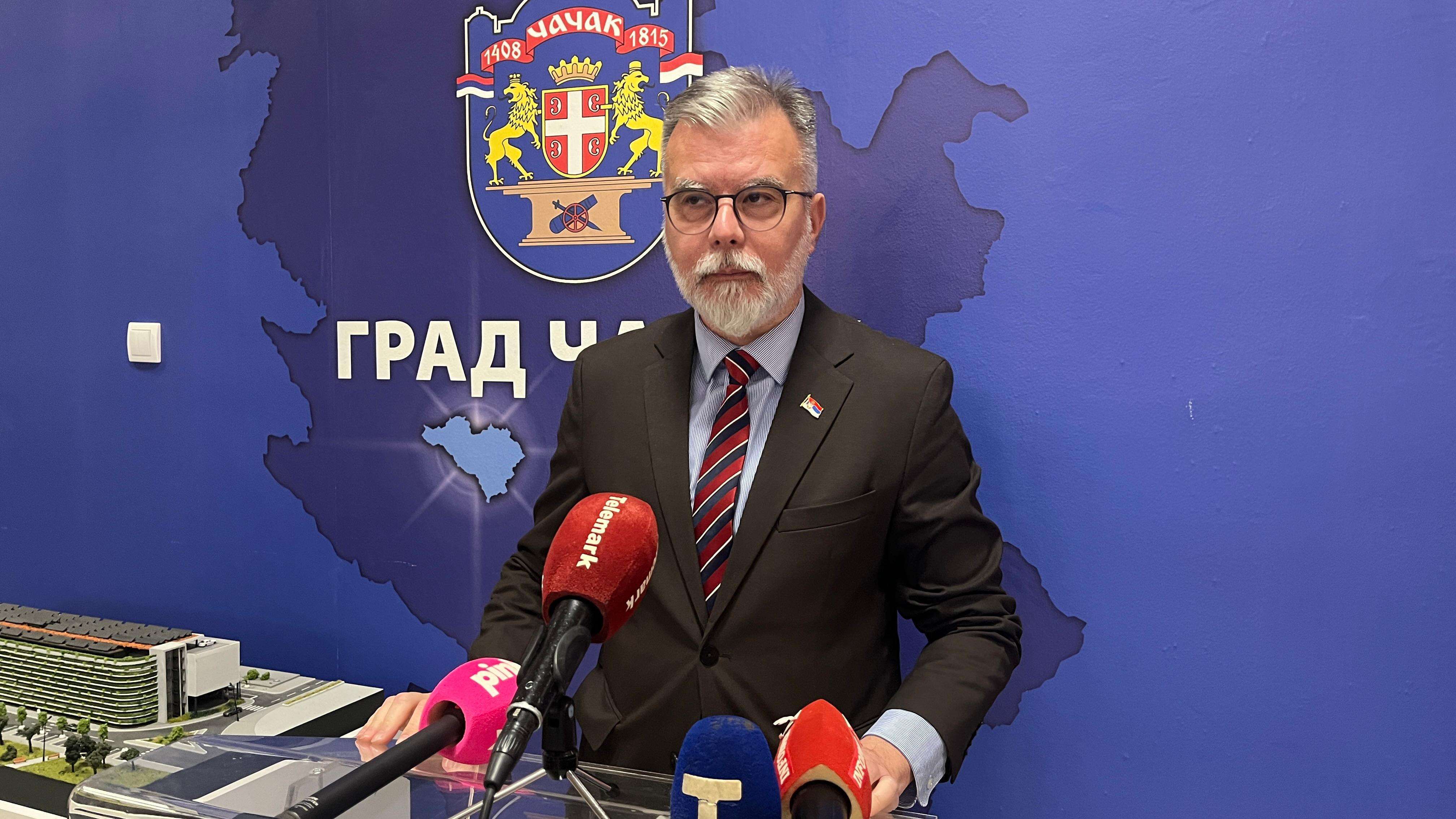 Dijalog je ključ uspešne saradnje, ne delimo medije na vladine i antivladine: Ministar Ristić razgovarao sa predstavnicima medija u Čačku