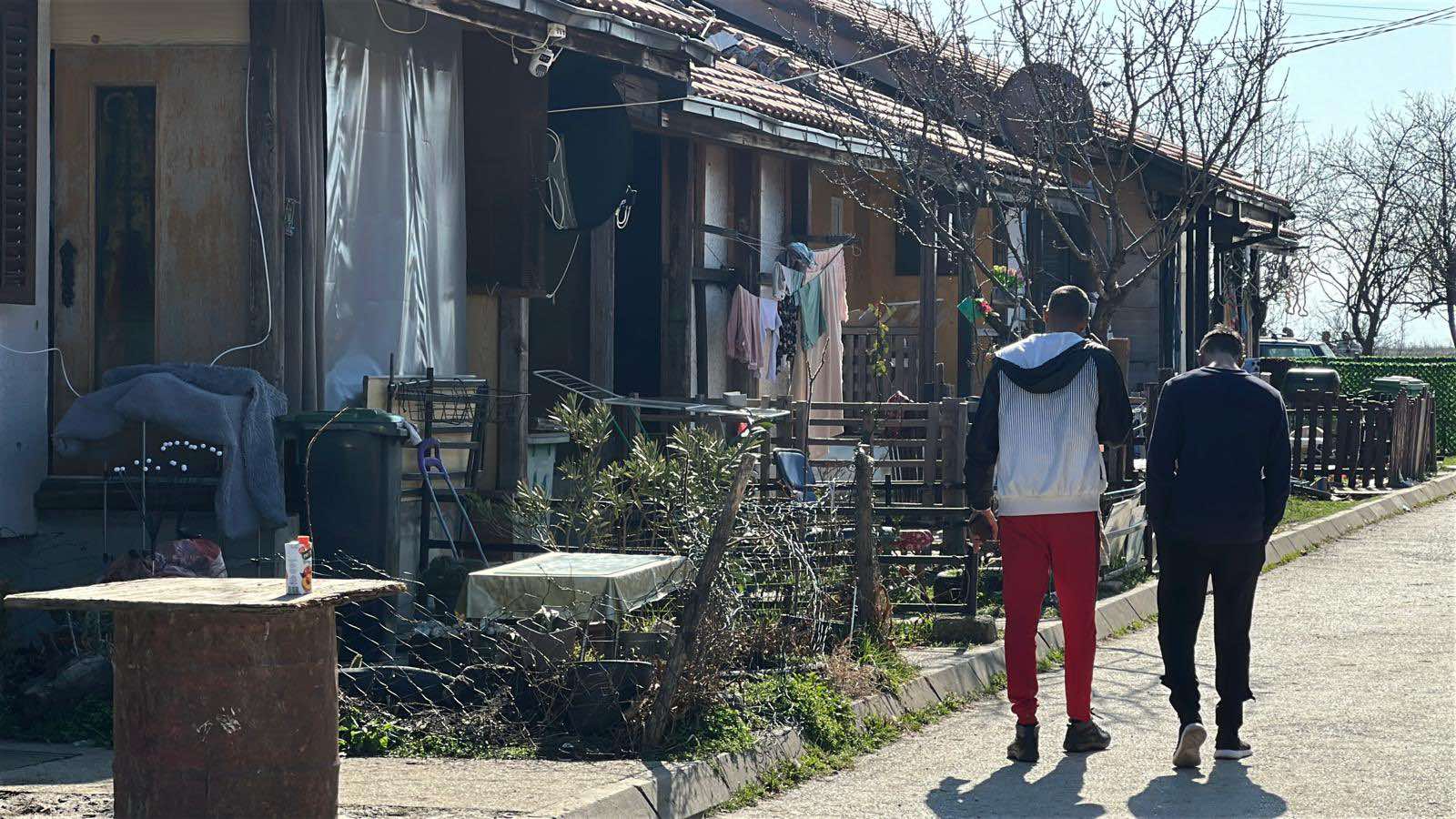 Svi smo mirni od kako je Dunja pronađena živa: Mirno jutro u naselju gde živi porodica devojčice, ona još uvek sa roditeljima u valjevskoj bolnici (FOTO)(VIDEO)