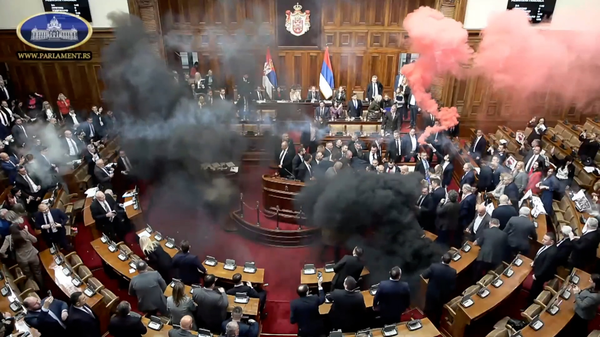 Opozicija pravi haos u Skupštini Srbije / foto: Printscreen