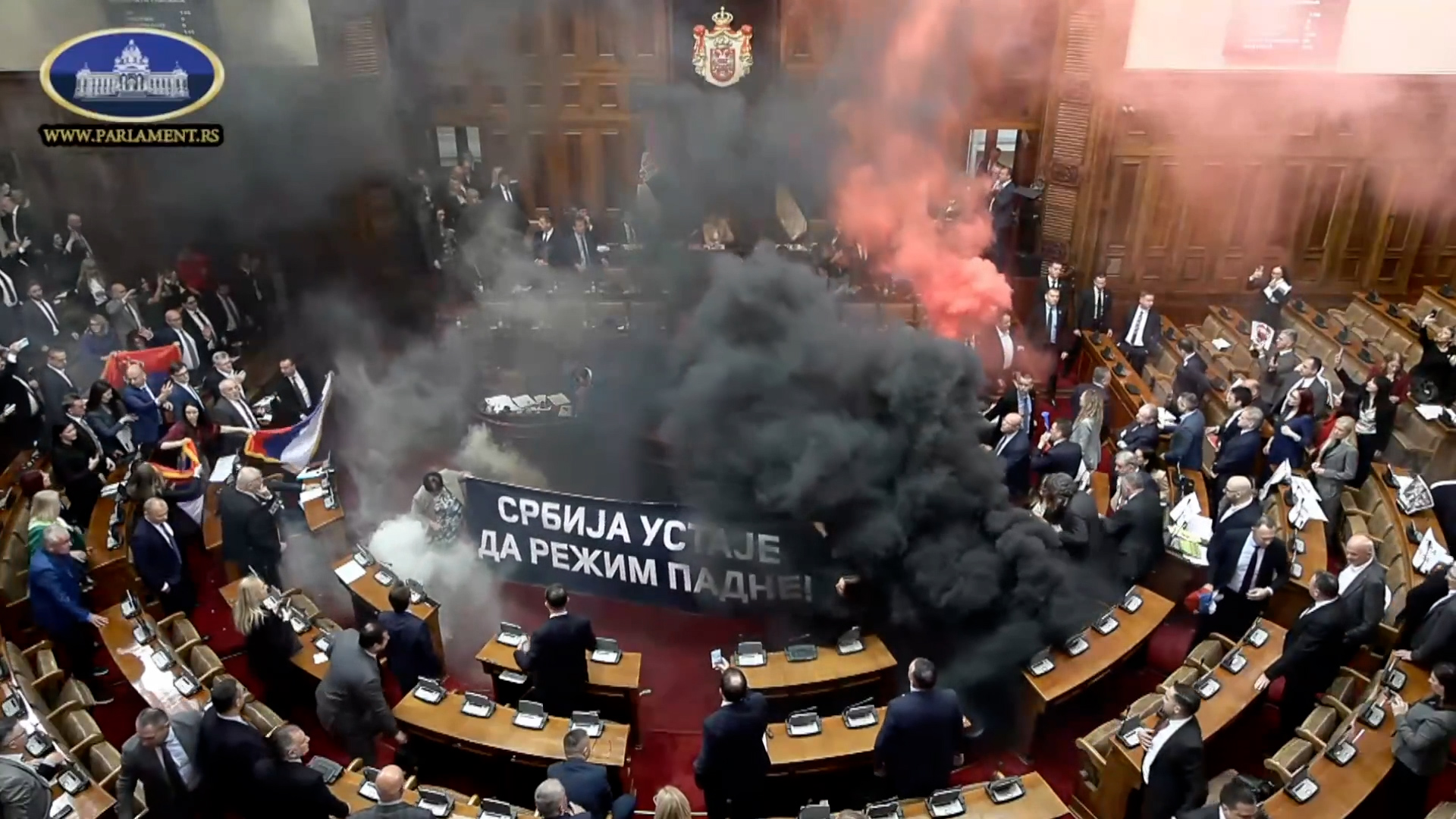 Opozicija pravi haos u Skupštini Srbije / foto: Printscreen