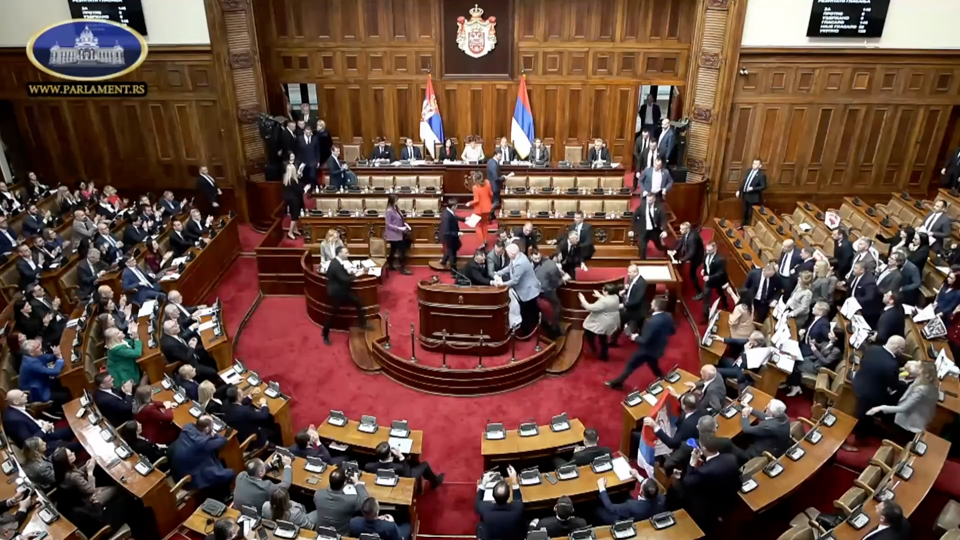 Opozicija pravi haos u Skupštini Srbije / foto: Printscreen