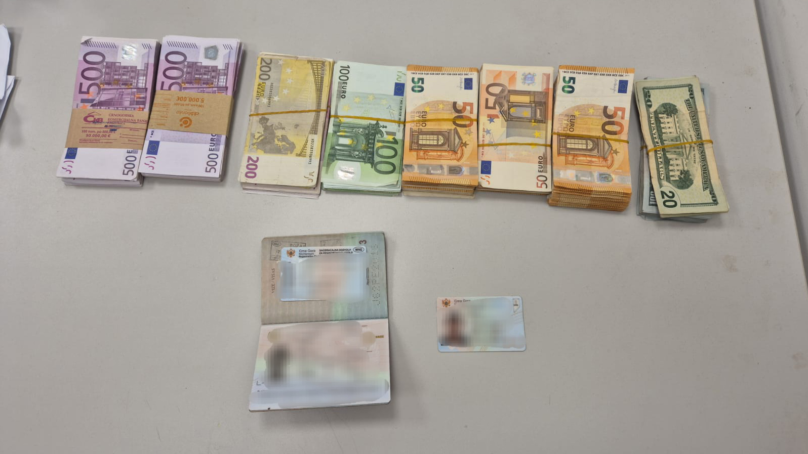 Ovako izgleda 130.000 evra u kešu, osamnaestogodišnjaci pokušali da novac prenesu preko granice: Neverovatna zaplena crnogorske policije