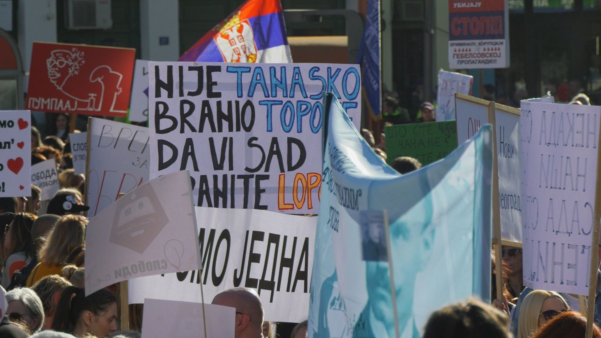 Došli iz svih delova Srbije: Veliki protest prosvetnih radnika u Čačku, negoduju zbog plata i daju podršku studentima (FOTO)(VIDEO) 