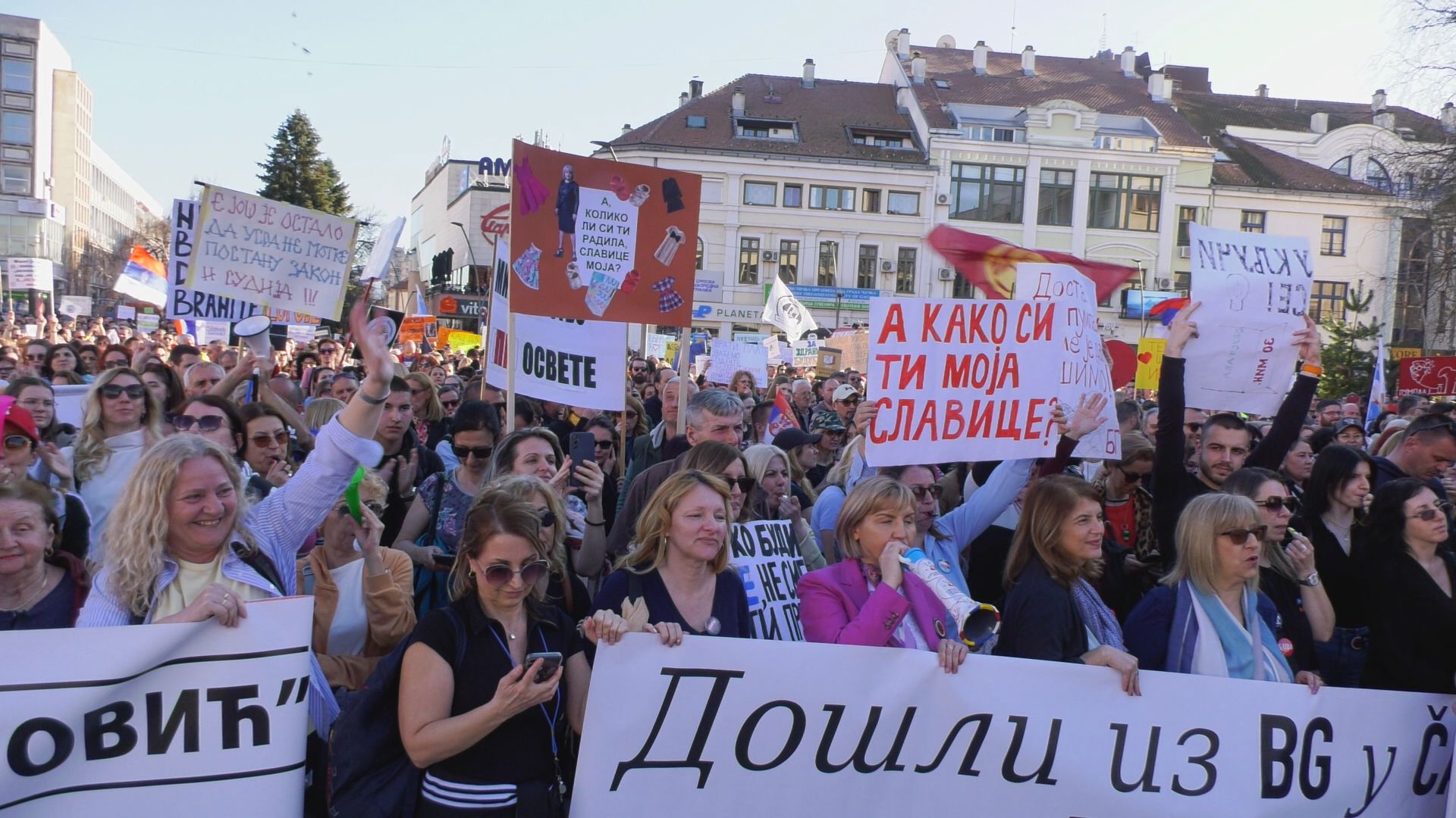 Niko nije ni pomenuo đake i nastavak školske godine, sramna obraćanja: Oštre kritike roditelja nakon velikog skupa u Čačku - smeta im mešanje prosvete i politike 