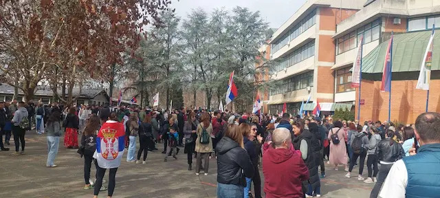 Studenti i srednjoškolci iz Čačka, Kraljeva i Užica krenuli peške za Beograd na veliki skup: Prva stanica za odmor biće Gornji Milanovac