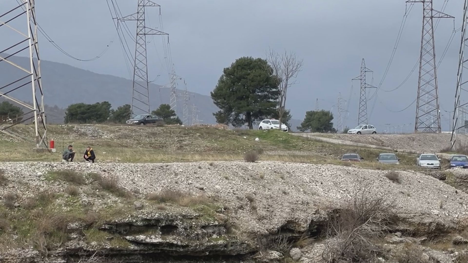 Pojačane ekipe na terenu: Treći dan potrage za nestalom ženom i detetom u Podgorici - ovo su slike sa lica mesta (FOTO)(VIDEO)
