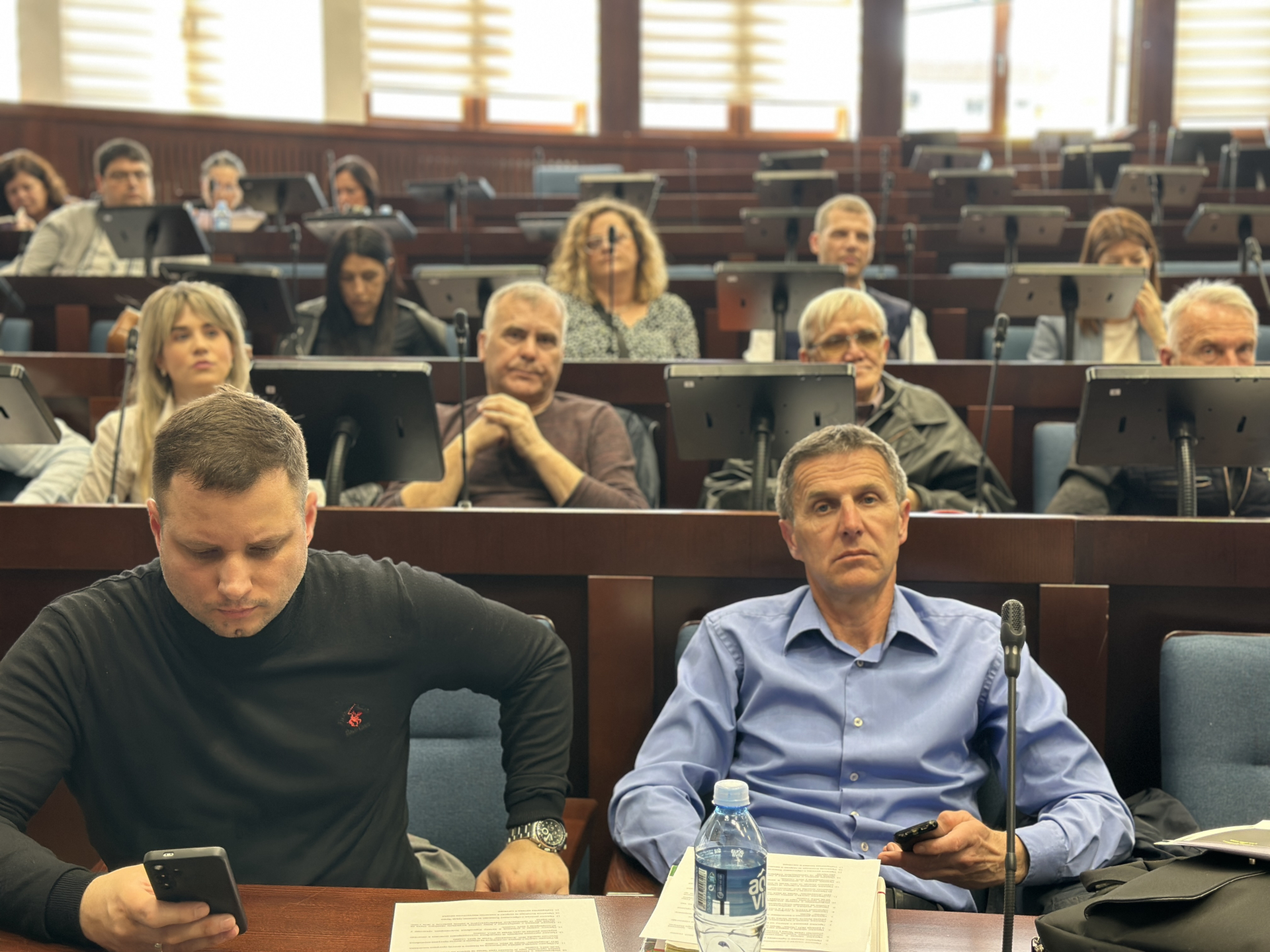 Nakon nereda, zasedanje u Čačku nastavljeno bez incidenata / foto: RINA