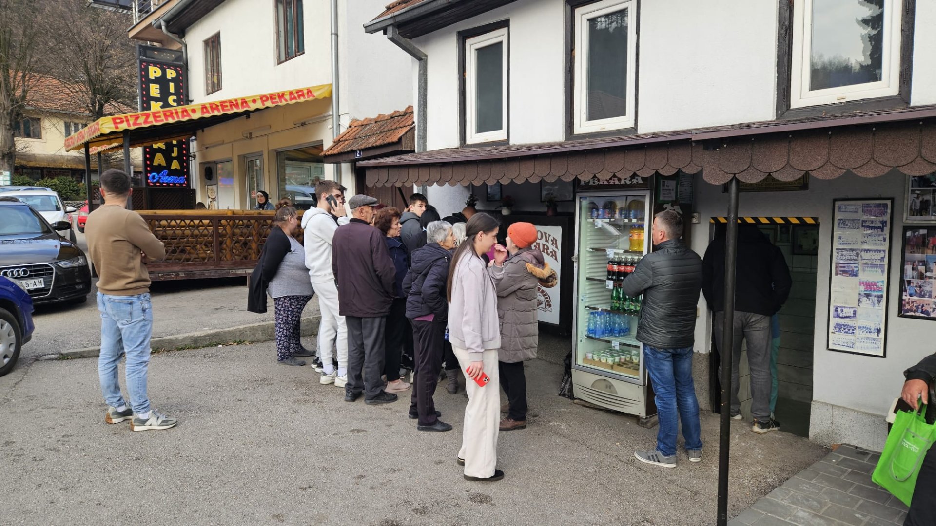 Iz pećnice tokom Ramazanskog posta izađe preko 40.000 pitaljki: Salko iz Prijepolja čuva recept svog dede Maha, ispred pekare svaki dan su redovi (FOTO) 