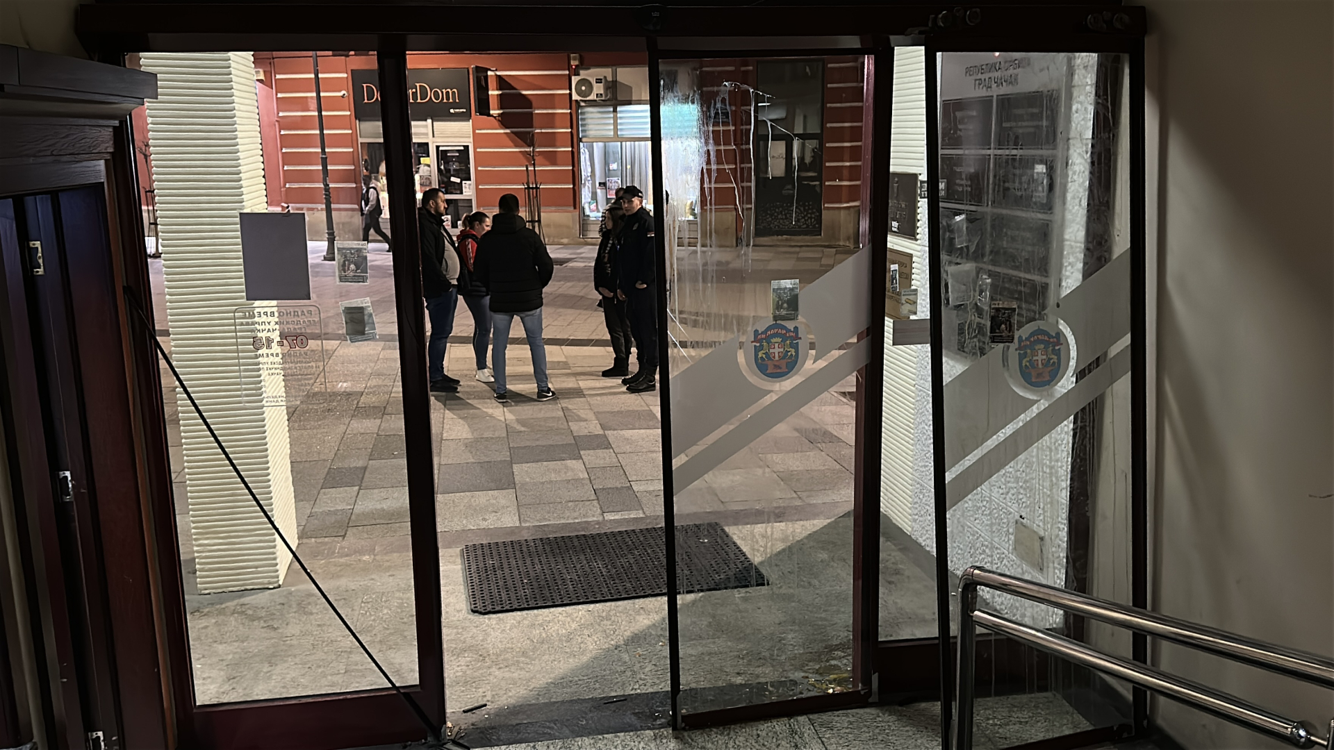 Haos u Čačku nakon protesta na koji su pozvali studenti / foto: RINA
