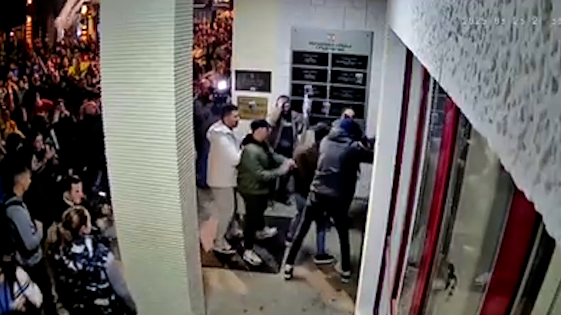Haos u Čačku nakon protesta na koji su pozvali studenti / foto: RINA