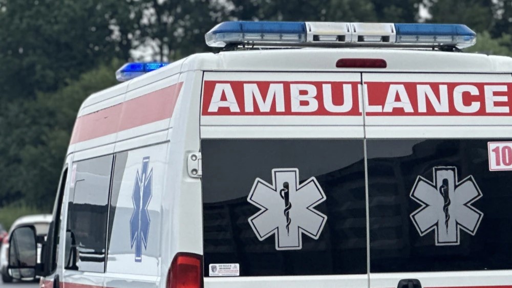 Čitava porodica povredjena u jezivom sudaru pežoa i golfa na putu za Raču: Svi odmah prevezeni u UKC Kragujevac