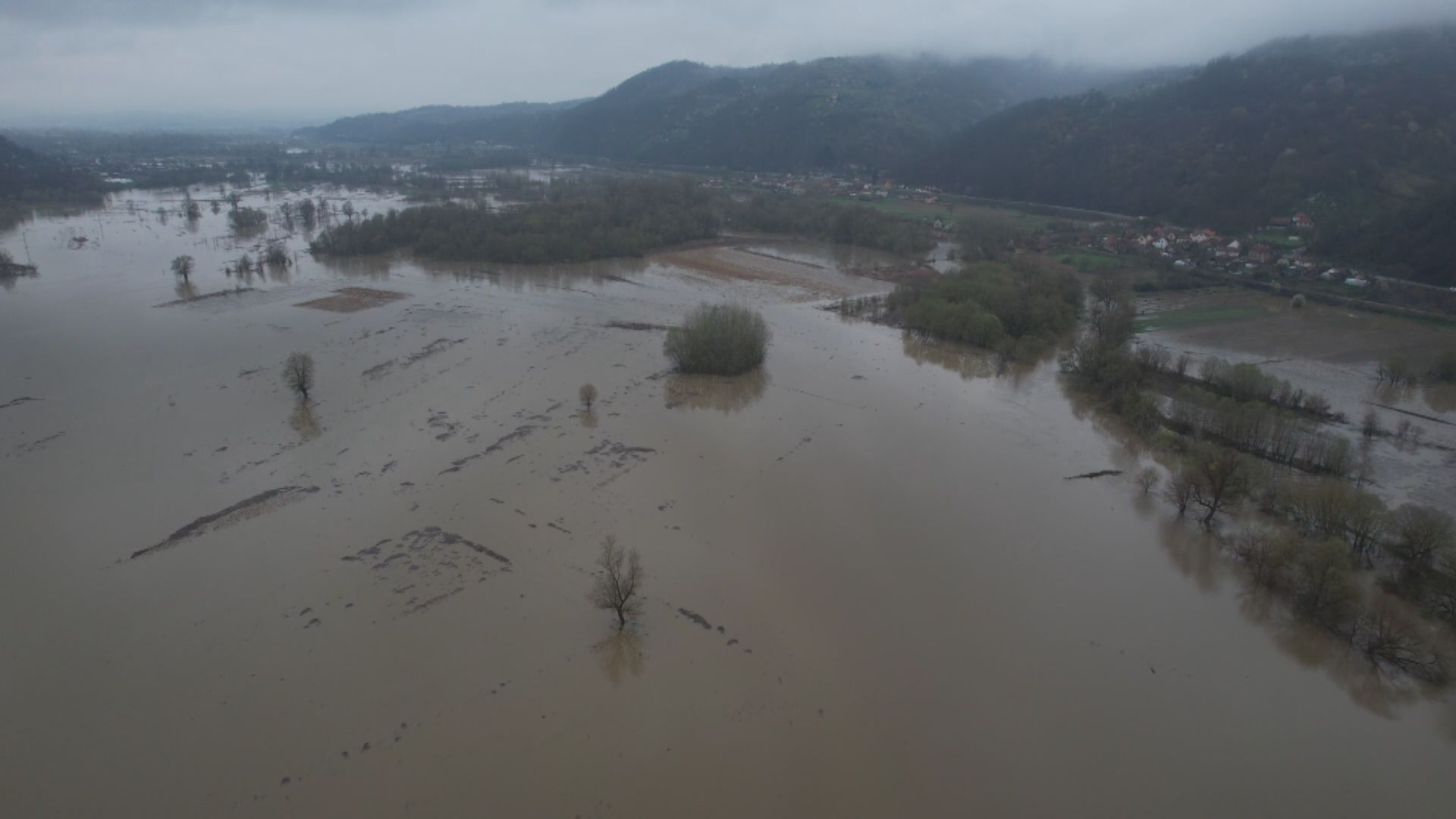 Povlače se reke u Zapadnoj Srbiji, prolazi opasnost od velikih poplava: Meštani brojnih sela sada mogu da odahnu (FOTO)