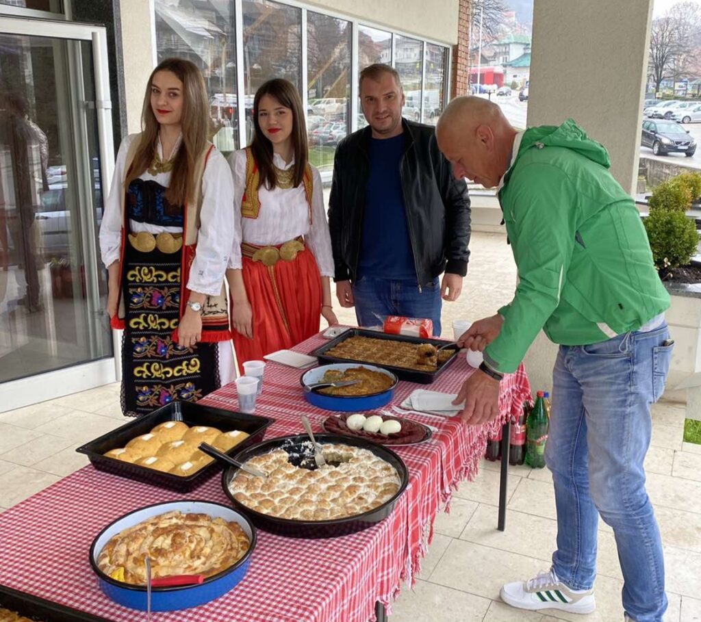 Bajramska sofra na Zlataru / foto: RINA