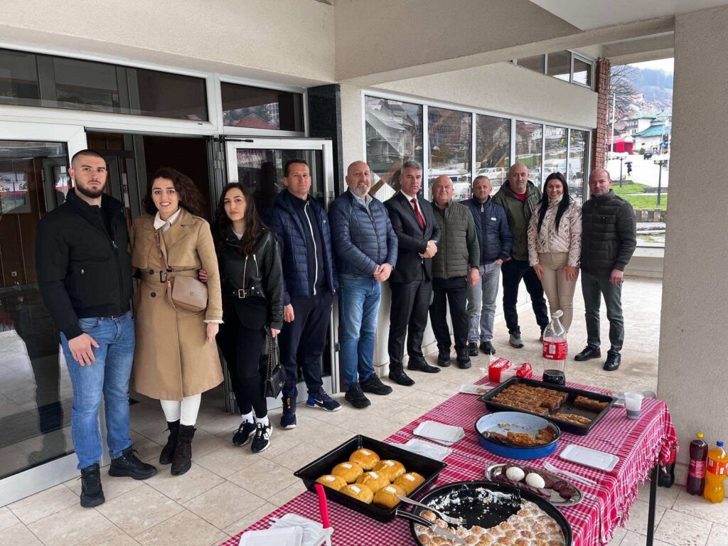 Baklave, mantije i hurmašice - niko nije ostao ravnodušan: Tradicionalna Bajramska sofra povodom velikog praznika upriličena na Zlataru (FOTO)