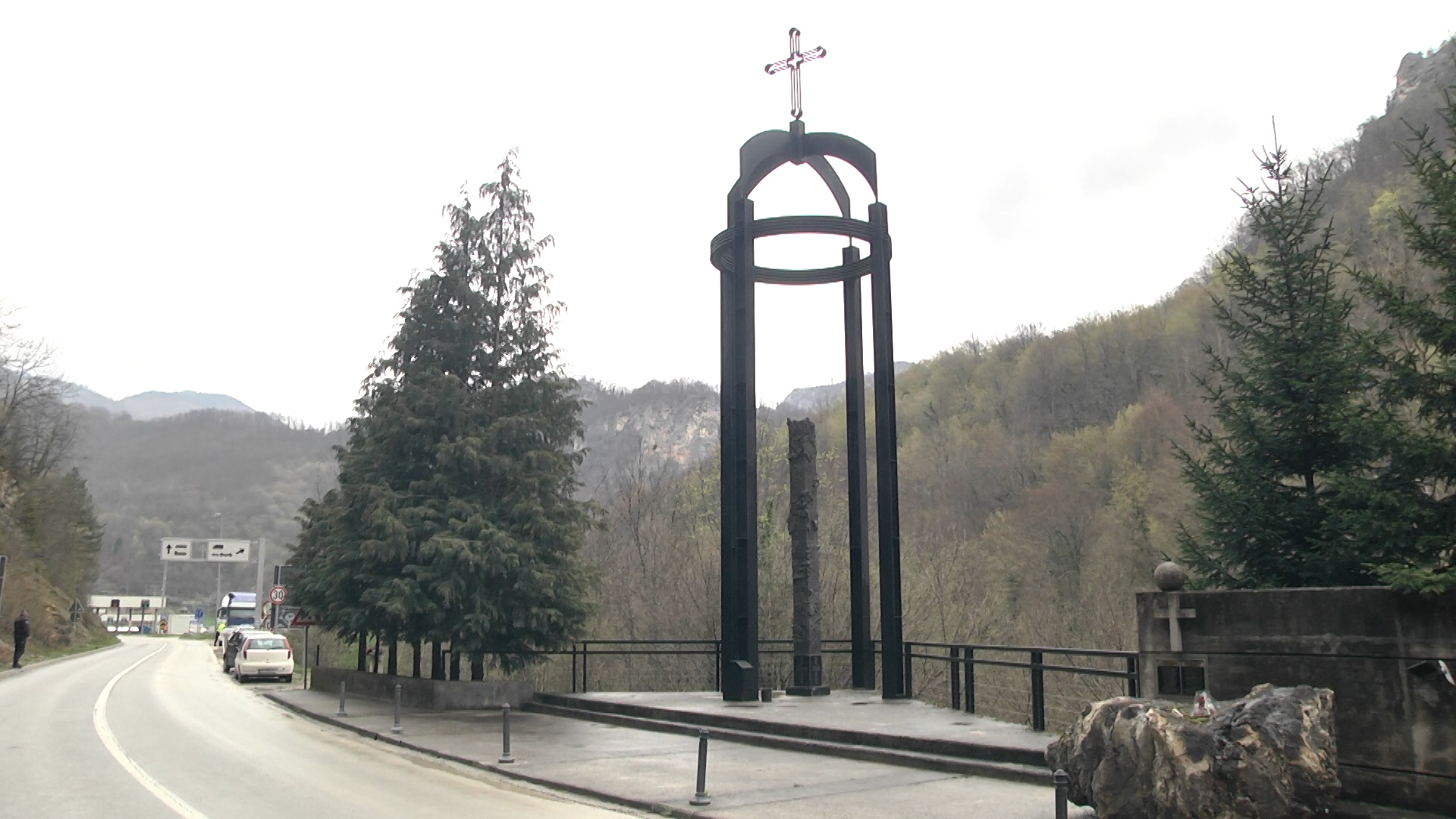 "Lim je uzeo decu, ali ne i našu ljubav prema njima": Danas se navršava 21. godina od tragedije u kojoj je stradalo dvanaest osnovaca iz Bugarske (FOTO)