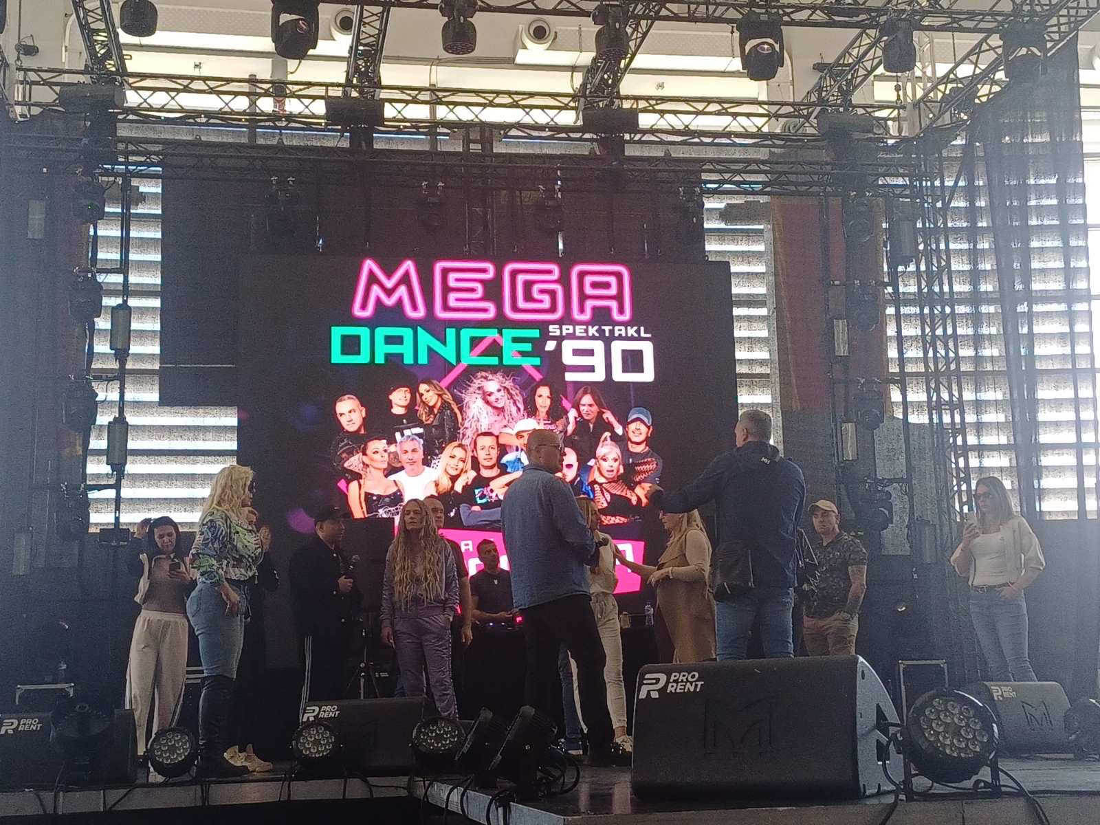 Sitno se odbrojava do najvećeg dens spektakla u Crnoj Gori: Stigle zvezde devedesetih u Podgoricu - održana tonska proba, a za koncert se tražila karta više