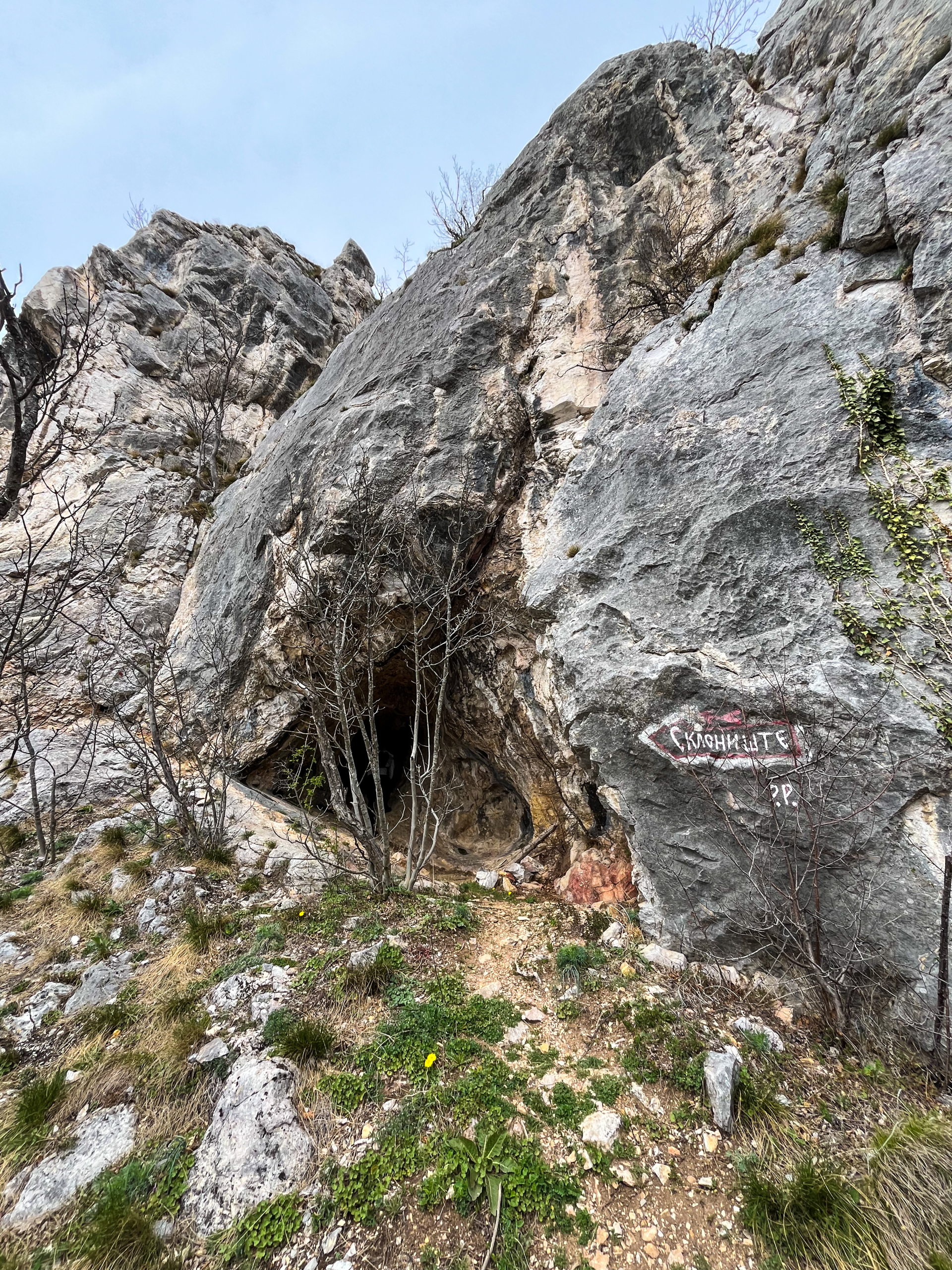 Kamenje oštro kao nož, a iza svakog može se naći poskok: Ovo je jedna od najopasnijih planinarskih staza u Srbiji, hrabri Uroš osmelio se da je prepešači (FOTO)