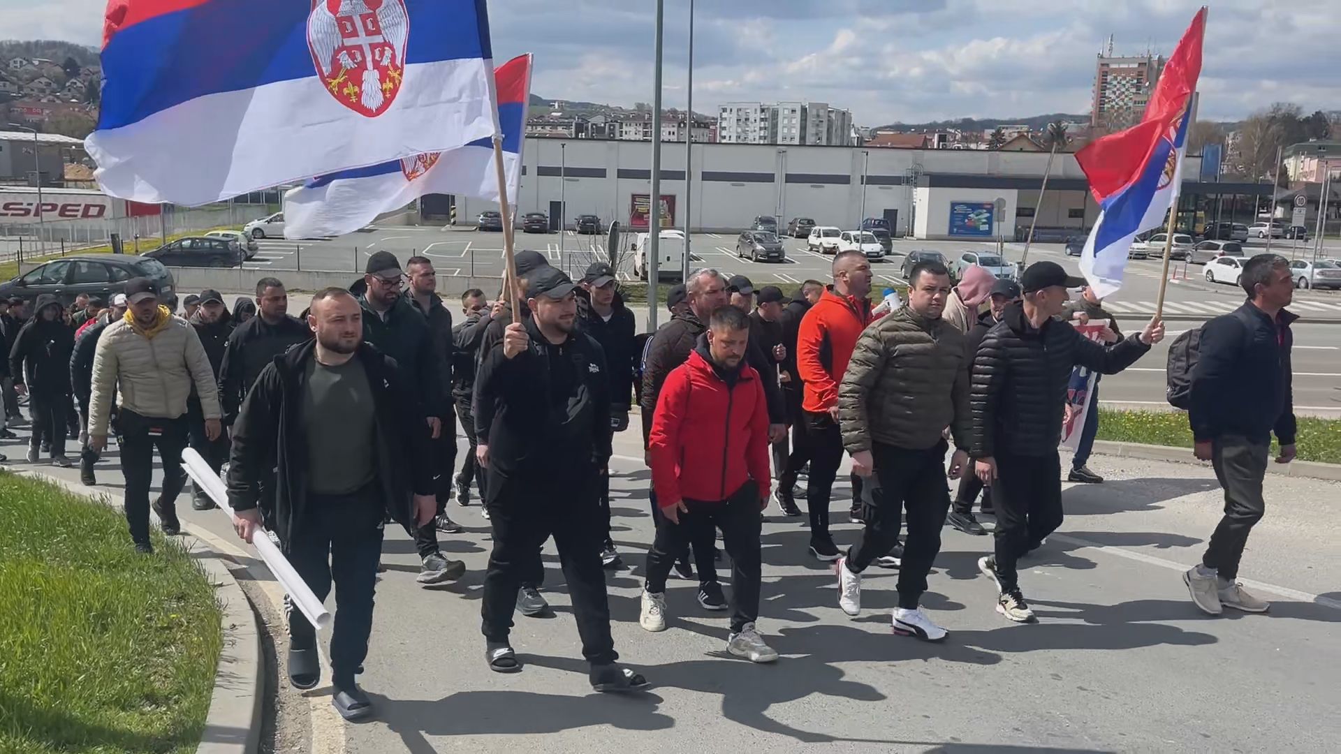 Sneg, kiša i sunce - ništa ovim ljudima nije problem: Srbi sa Kosova koji pešače do Beograda danas stigli u Gornji Milanovac (FOTO)(VIDEO)