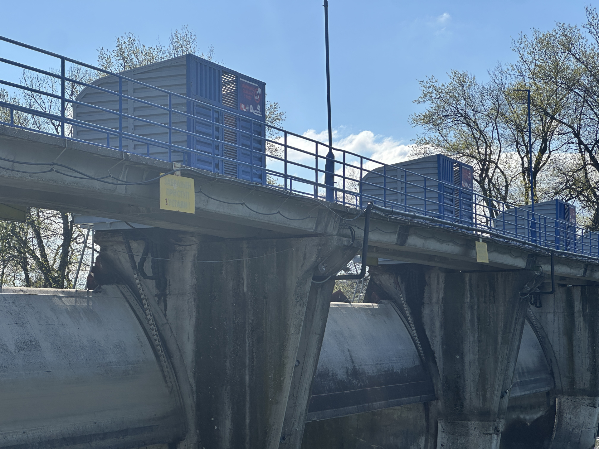 Drama u Čačku: Muškarac skočio u Moravu sa brane, pokušao da ispliva ali voda ga je nosila nizvodno nekoliko stotina metara - nije poznato da li je uspeo da se spasi (FOTO)