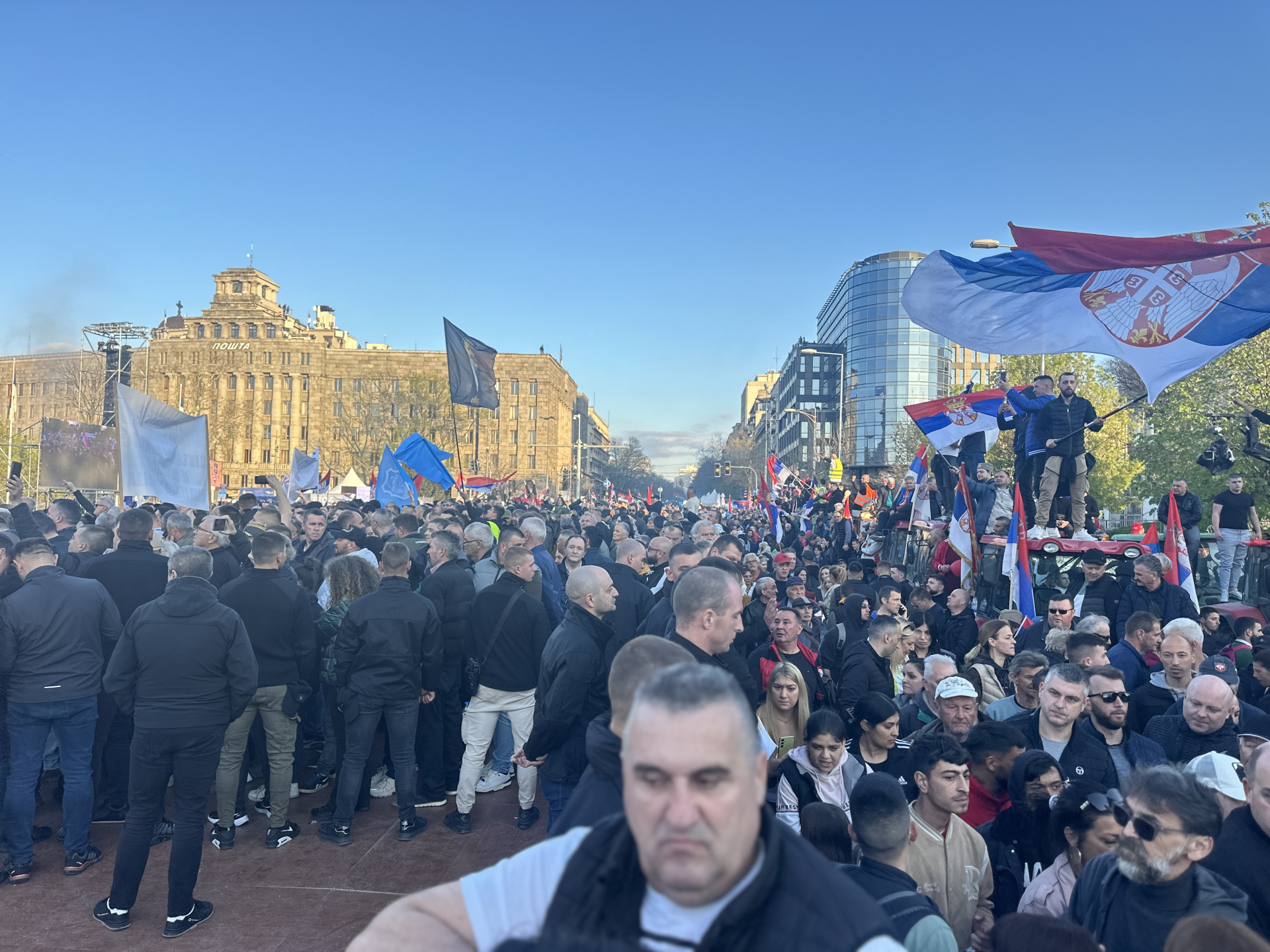 Veličanstven prizor iz vazduha govori više od 1.000 reči: Ovako izgleda Beograd na dan velikog Narodnog sabora, iz svih krajeva Srbije došlo na hiljade ljudi (FOTO)(VIDEO) 