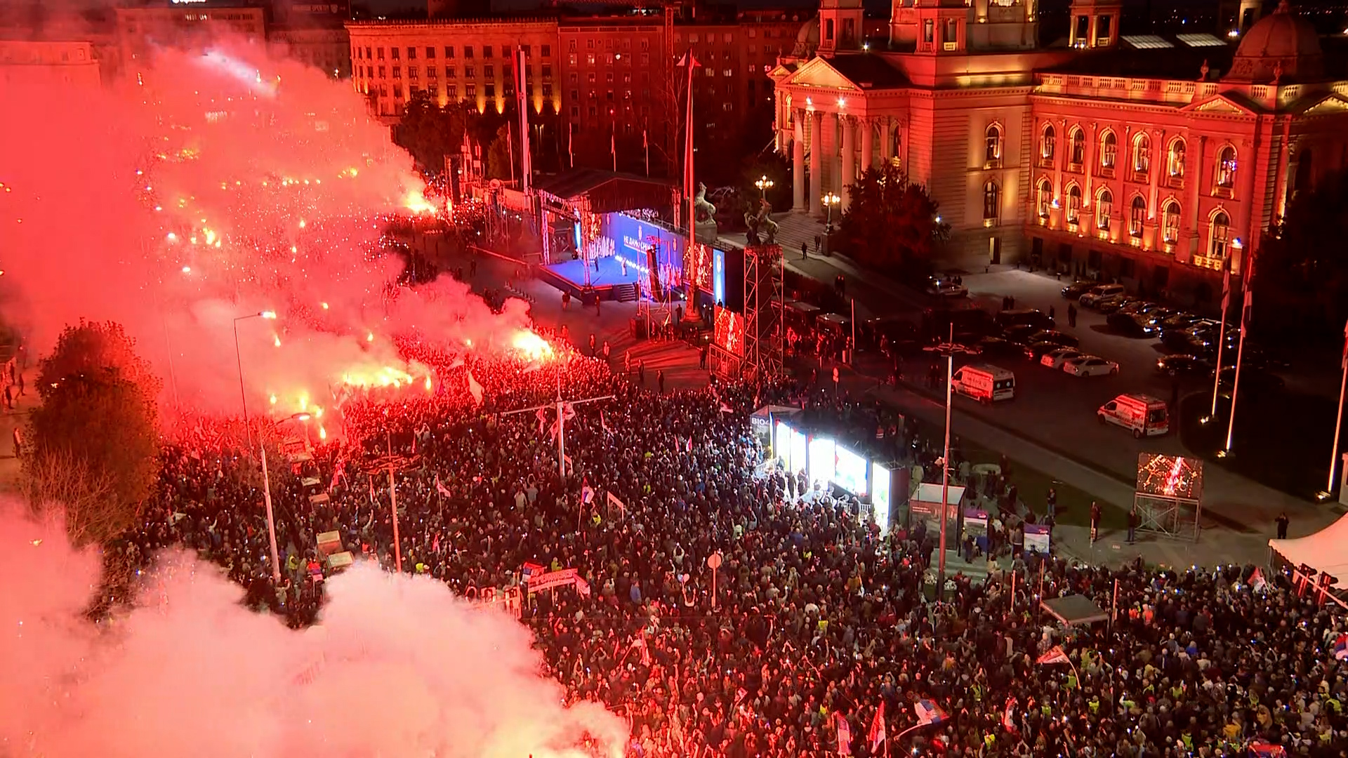 Gotovo je sa obojenom revolucijom, ne damo im da ruše Srbiju: Pred hiljadama okupljenih ljudi obratio se Vučić - pročitao pet zahteva  (FOTO)(VIDEO)