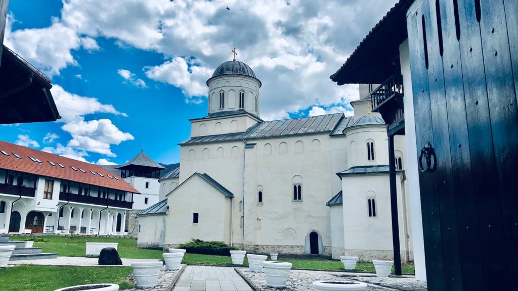 „Vaskrs nas vodi ka punoći vere i duhovnog iskustva“: Snažna poruka stiže iz velike srpske svetinje na najradosniji hrišćanski praznik