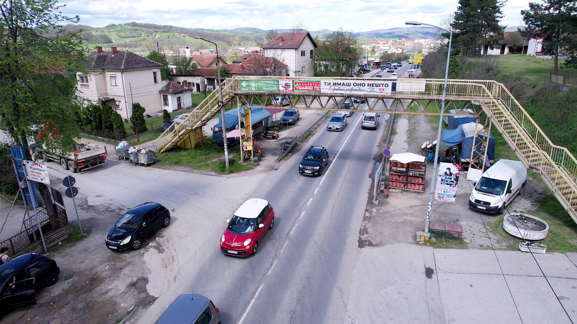 Ti imaš ono nešto: Nesvakidašnja rođendanska čestitka u Preljini kod Čačka, meštani oduševljeni - da je više ovakvih mladih ljudi bilo bi sjajno (FOTO) 