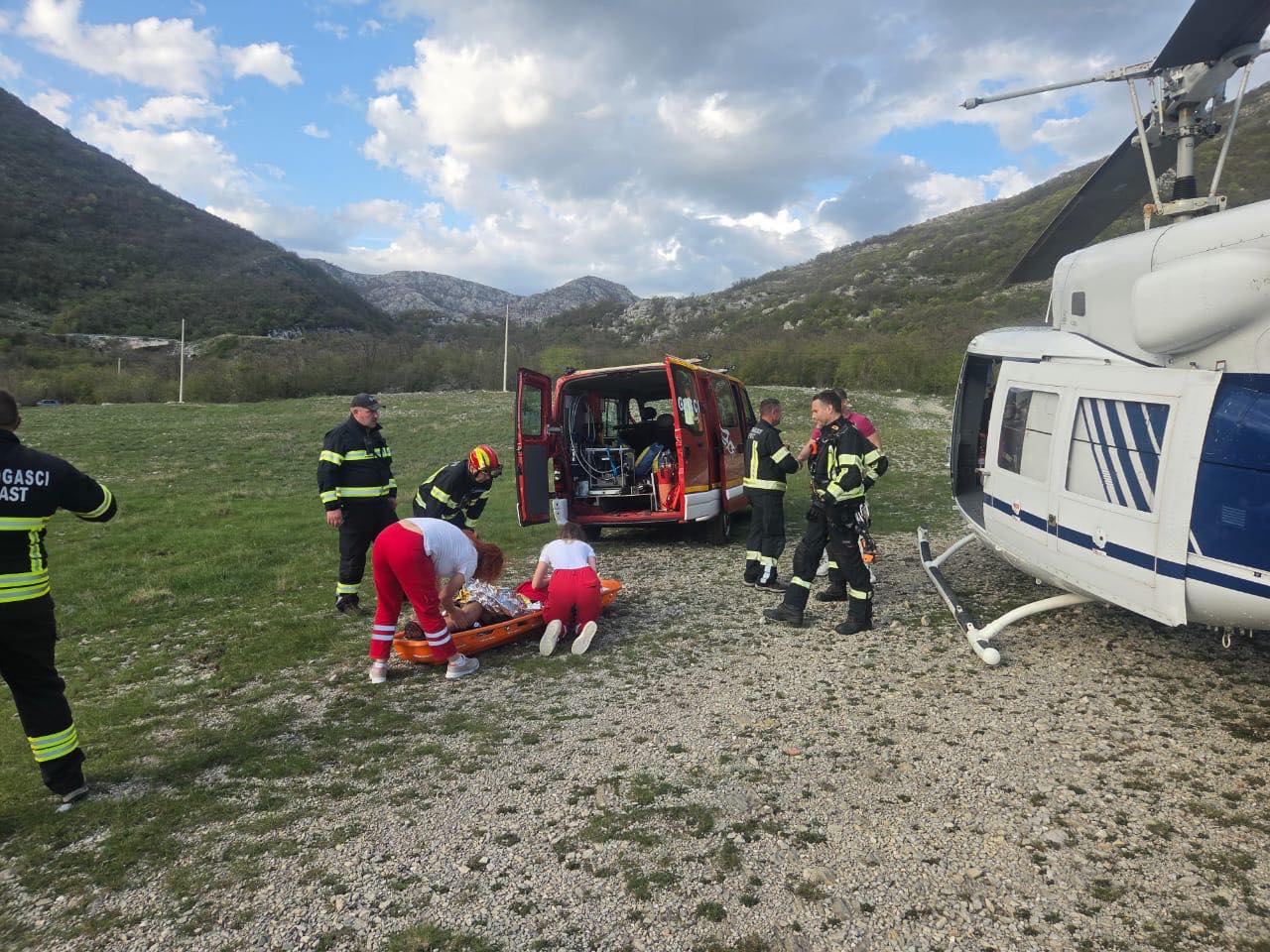 Drama iznad Kotora: Planinara iz Rusije ujela zmija, po njega na nepristupačan teren poslat helikopter - dat mu serum i prebačen u bolnicu (FOTO)