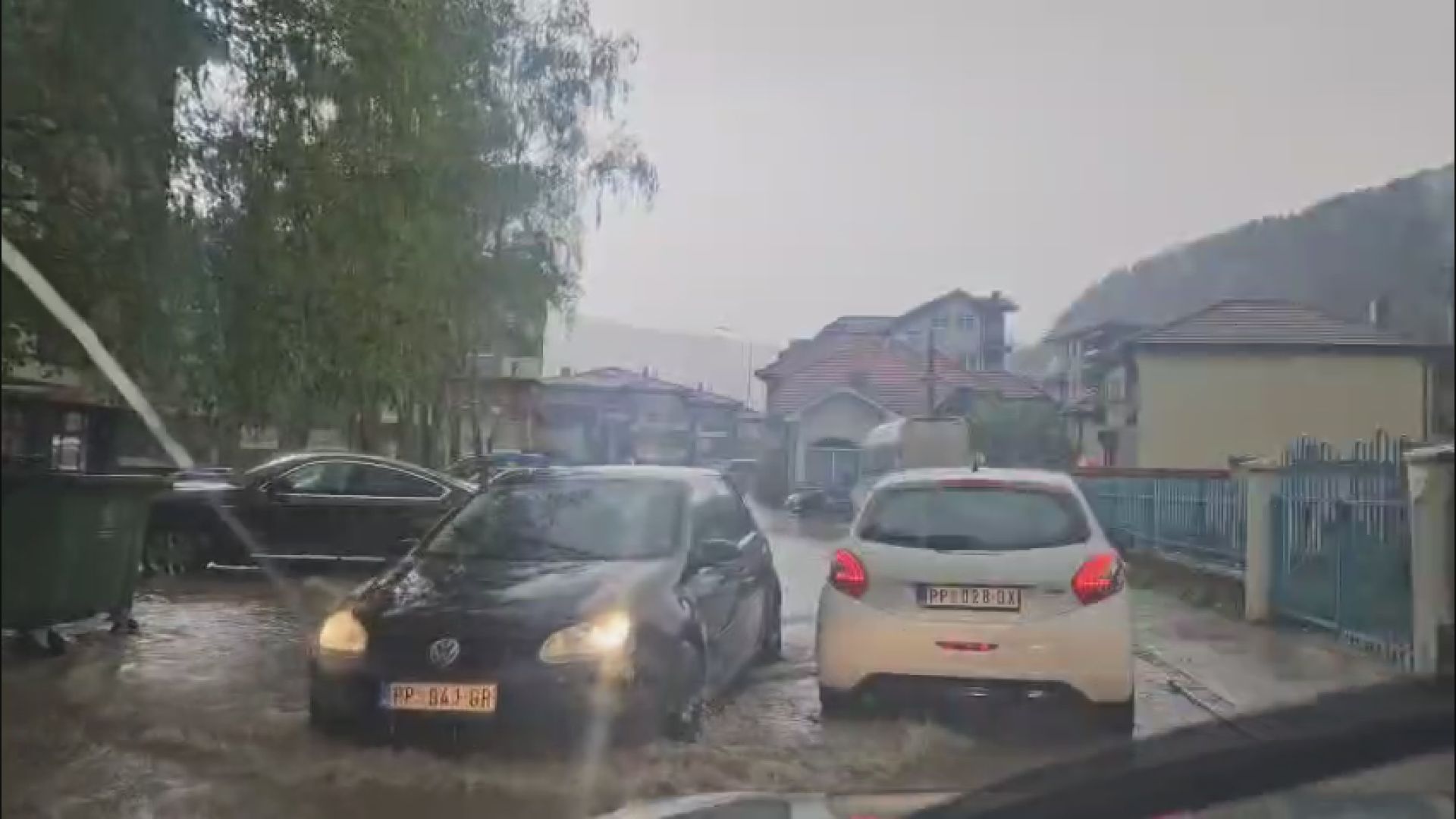 Potop u Prijepolju, nekoliko ulica pod vodom: Ogromna količina kiše pala za kratko vreme, pljusak napravio probleme (VIDEO)