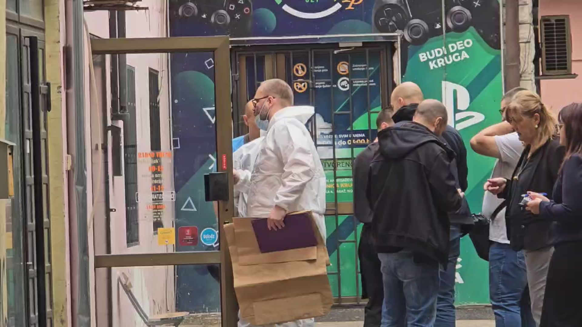 Pucnjava u Novom Sadu: Muškarac ranjen u lokalu, stabilan nakon reanimacije (FOTO)(VIDEO)