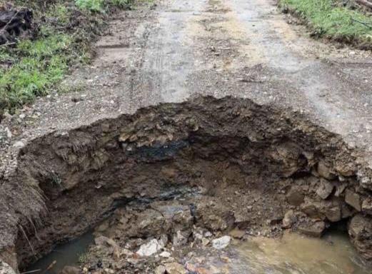Nevreme oštetilo most u Dragačevu / foto: RINA
