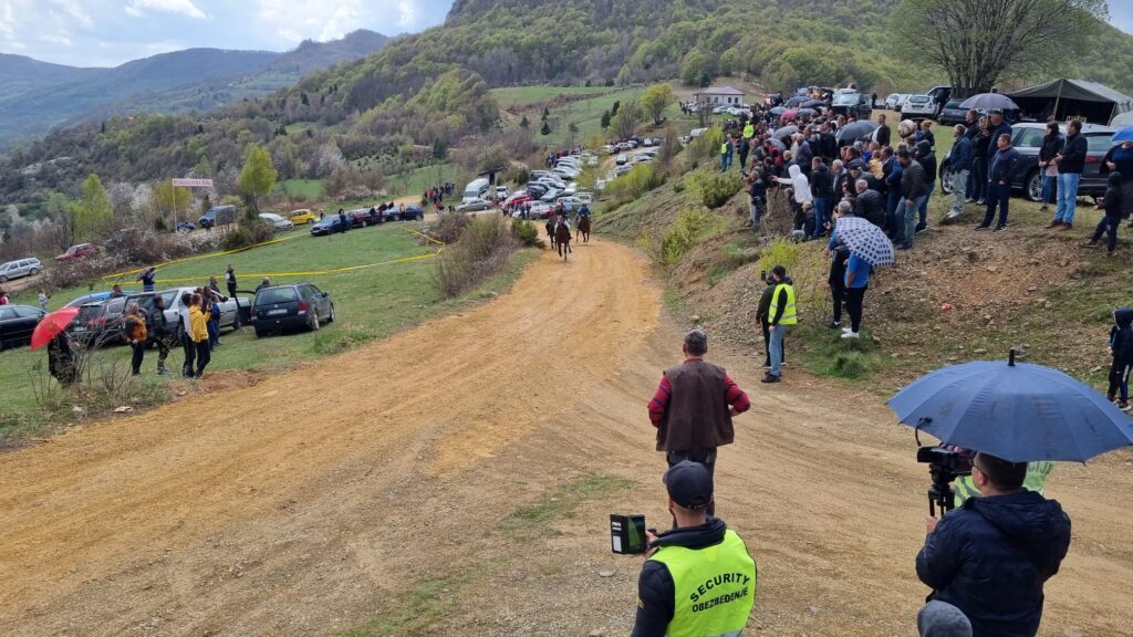 Ovo je jedna od najstarijih manifestacija u Srbiji, čuva duh tradicije i zajedništva: Komaranska košija na Boretinom brdu zakazana za 1.maj