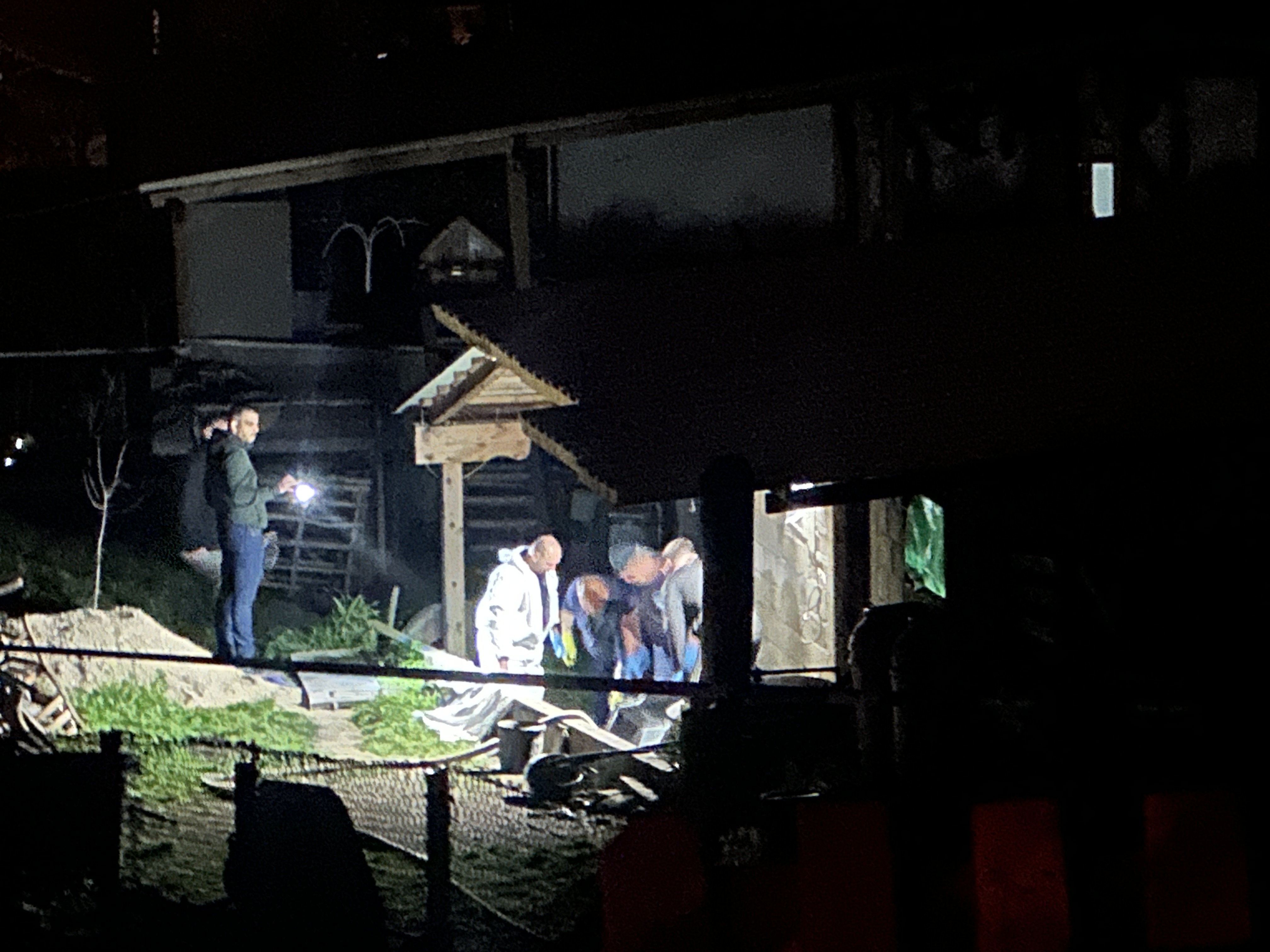 Muk i neverica u Ljuboselu, okupile se komšije i sveštenik: Ovo su prve slike sa mesta nezapamćene tragedije u Topoli (FOTO)(VIDEO) 