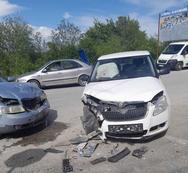 Smrskana vozila sa prednje strane: Žestok sudar u Čačku, ne deonici koja je jedna od najrizičnijih (FOTO) 