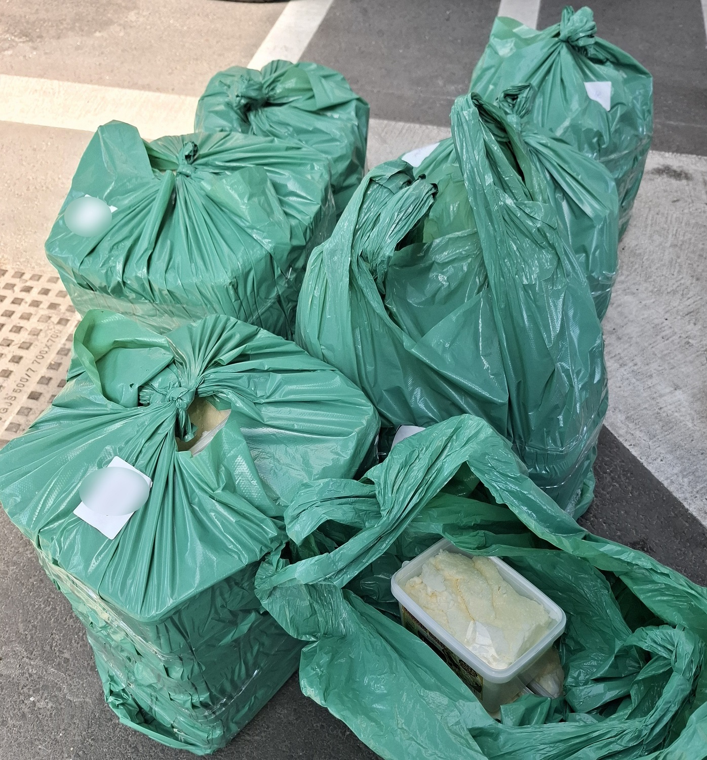 Pali šverceri na Horgošu: Zaplenjeno 727 kg suhomesnatih proizvoda, 181 kg mesnih proizvoda i 160 kg mlečnih proizvoda (FOTO)