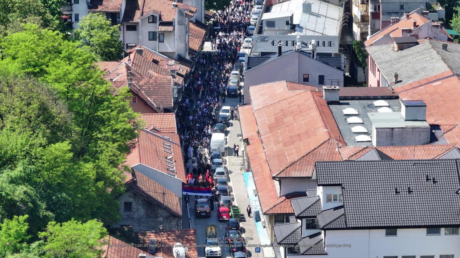 Veličanstvena slika iz Prijepolja: Na stotine vernika prošetalo glavnim ulicama kako bi obeležili Svetog Vasilija Ostroškog (FOTO)(VIDEO)