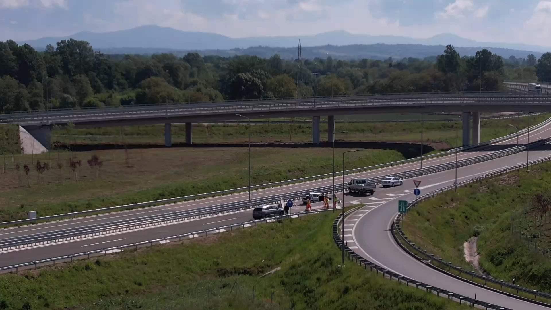 Pokušali sa gradilišta da se uključe na autoput, troje ljudi povređeno: Ovo su detalji teške nezgode kod naplatne stanice u Pakovraću (FOTO)(VIDEO)