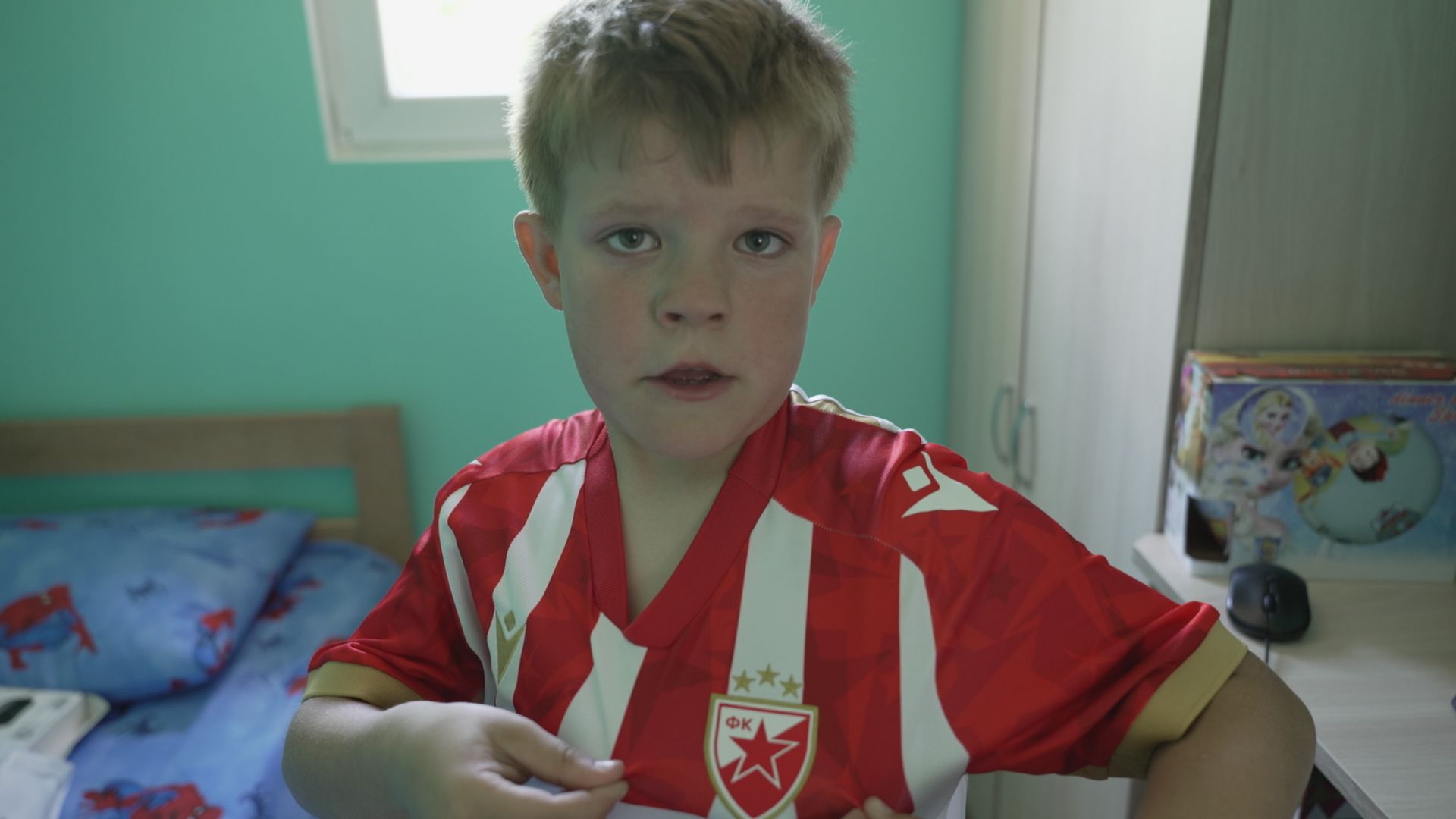 Ni skup telefon ni igračke - ovaj dečak je tražio da on i mama imaju struju: Osmogodišnji Luka umesto tuge sada na licu ima osmeh vredan suvog zlata (FOTO)(VIDEO)