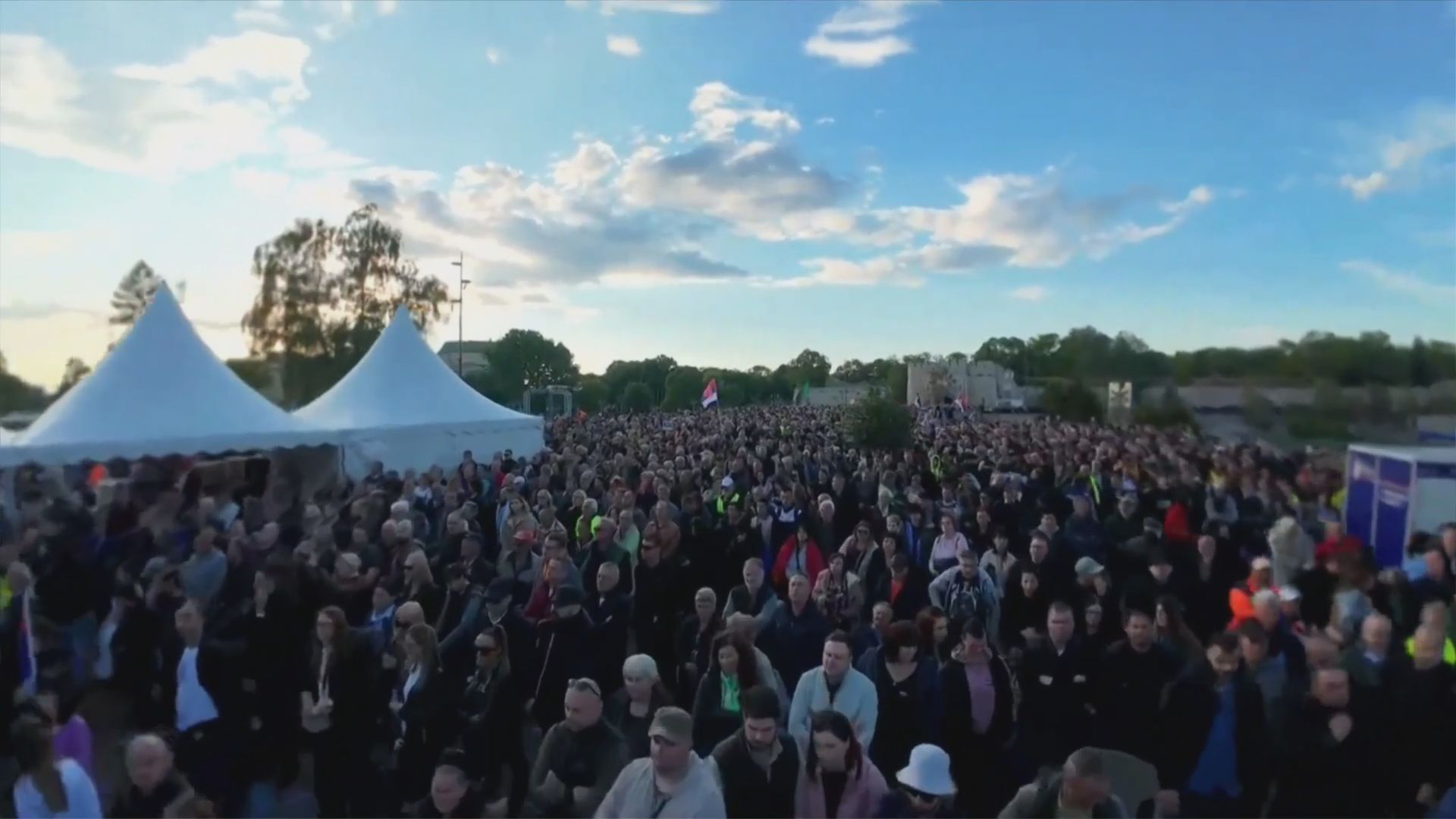 Nikad viđeni prizori u Nišu: Vučić pred desetinama hiljada poručio – “Oslobodili smo Niš, idemo dalje, svaki grad u Srbiji!” (FOTO)(VIDEO)
