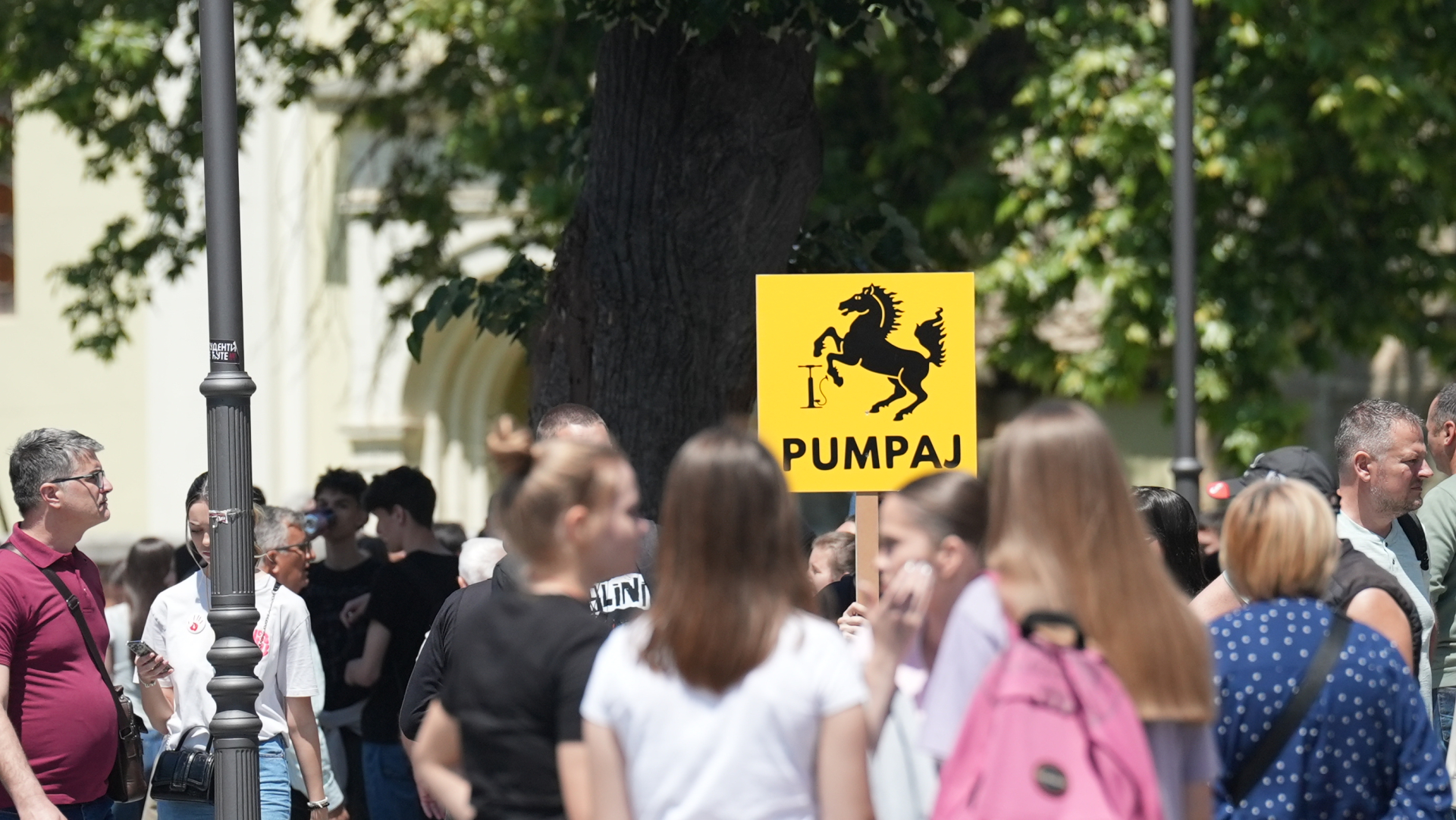 Počeo studentski protest u Čačku: Blokirane glavne gradske ulice i kružni tokovi, saobraćajni kolaps u najavi (FOTO)(VIDEO)
